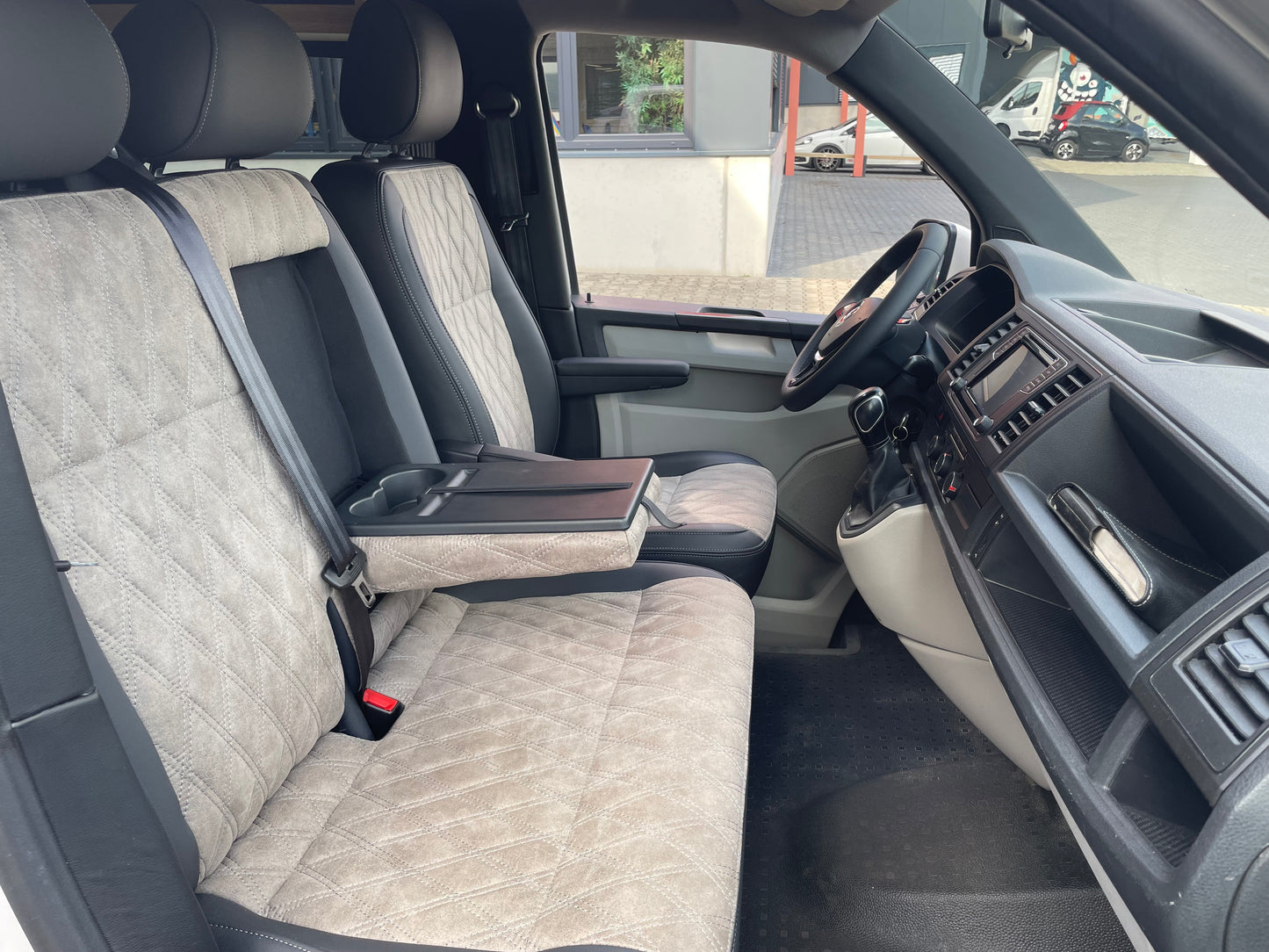 Volkswagen T6 Camper DSG 2.0 TDI 150PS unfallfrei | Wohnmobil mit Original VW Standheizung, PDC, Navi | Campervan Umbau 5 Sitzer