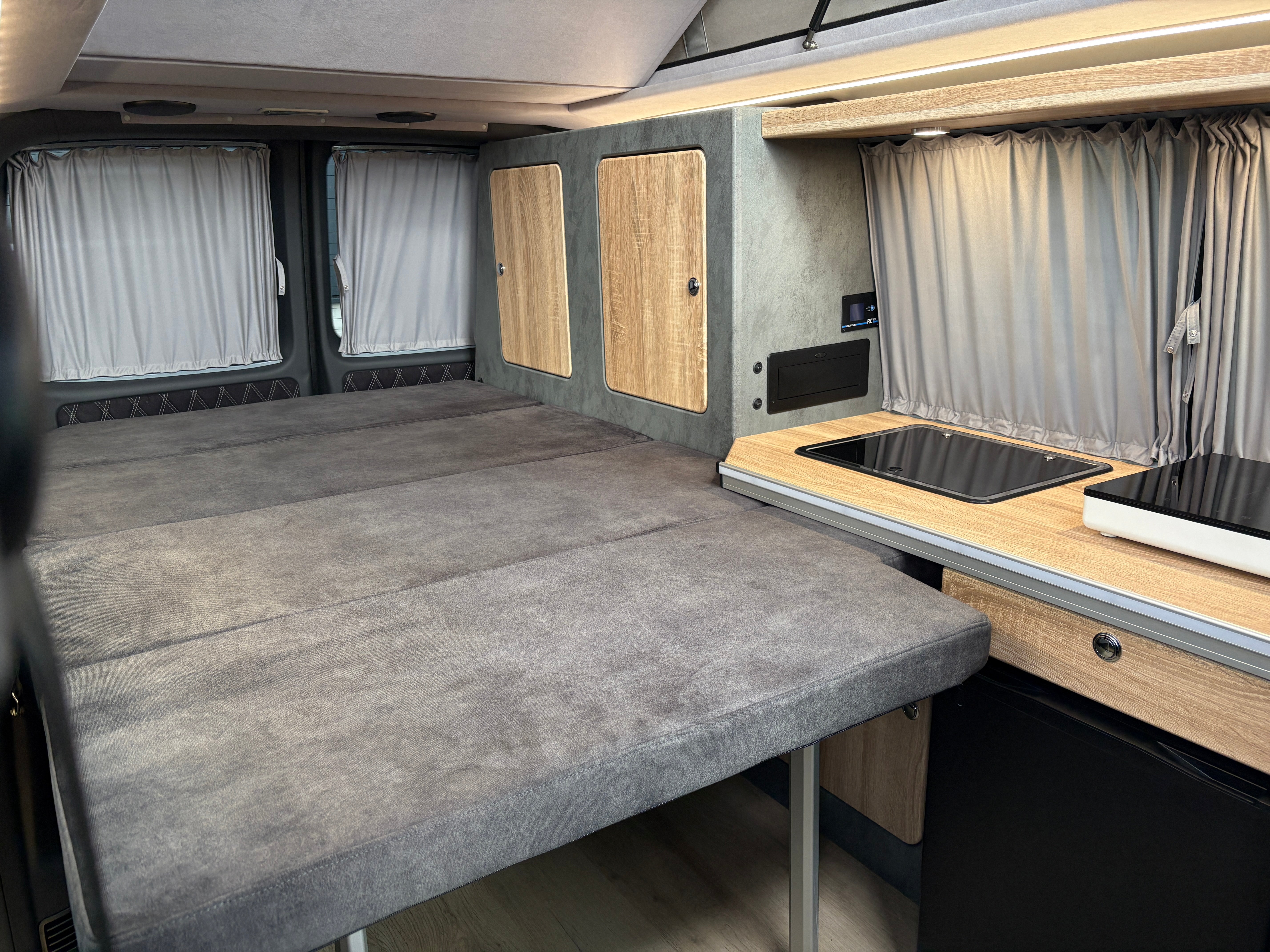 Volkswagen T6 Camper 2.0 TDI DSG Automatik 150PS unfallfrei | Wohnmobil mit Hubdach Schlafdach Standheizung, Rückfahrkamera mit PDC | Campervan Umbau 5 Sitzer | VW Bulli