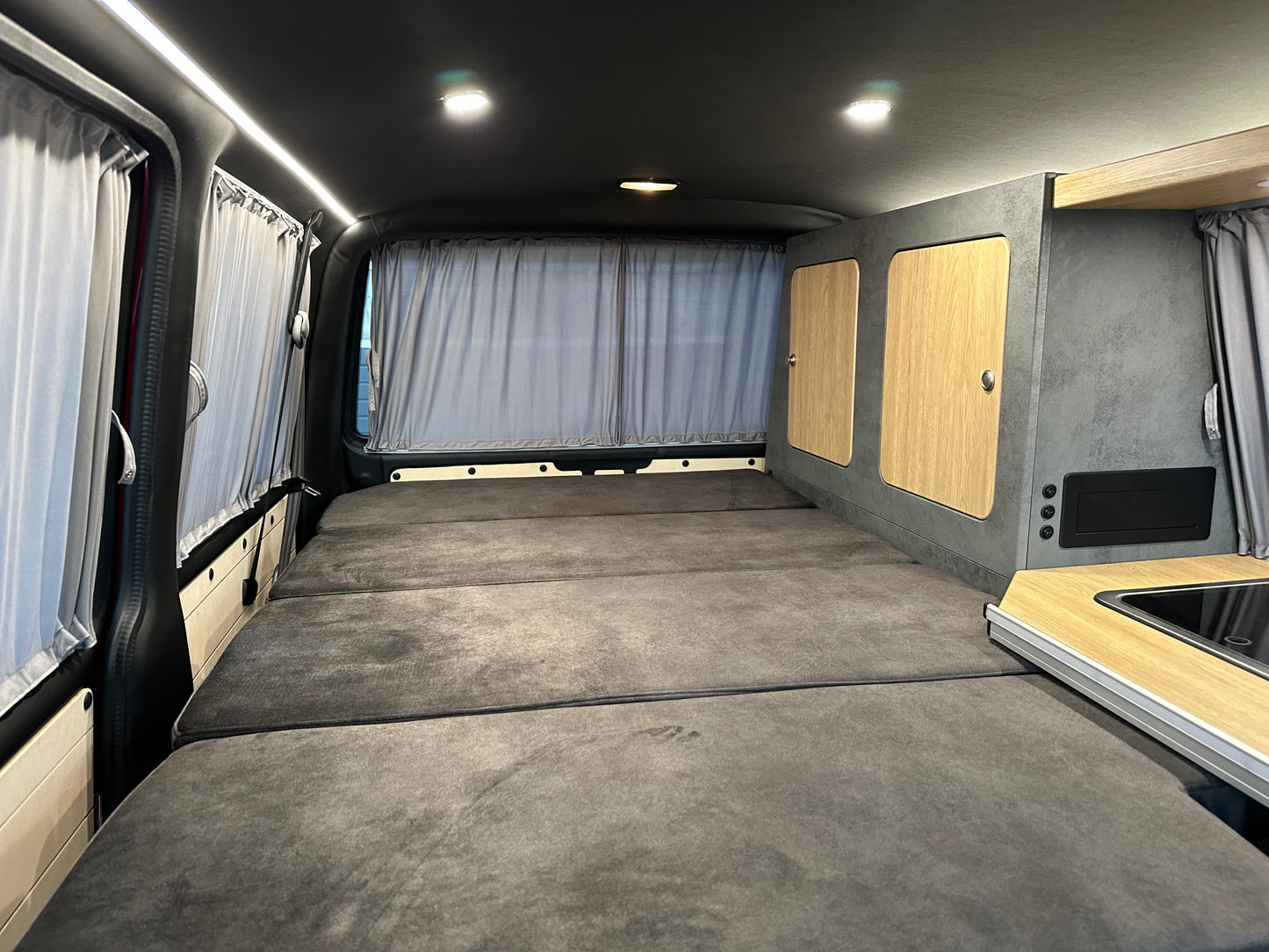 Volkswagen T6 Camper 2.0 TDI 102PS unfallfrei | Wohnmobil mit PDC, Navi, Rückfahrkamera | Campervan Umbau 4 Sitzer Leder