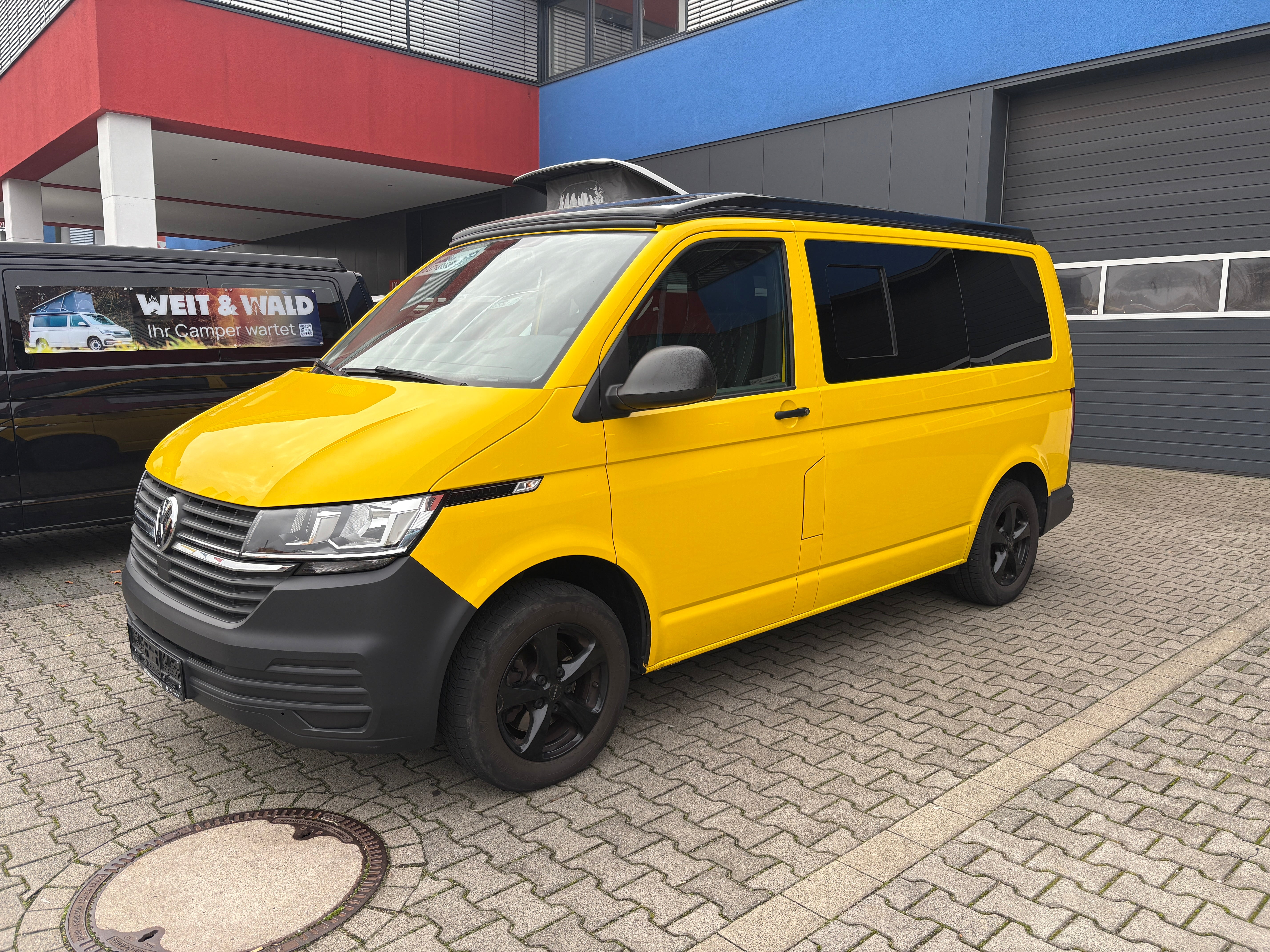 Volkswagen T6.1 Camper 2.0 TDI 110PS unfallfrei | Wohnmobil mit Hubdach Schlafdach, PDC, Anhängerkupplung, Rückfahrkamera | Campervan Umbau 5 Sitzer VW