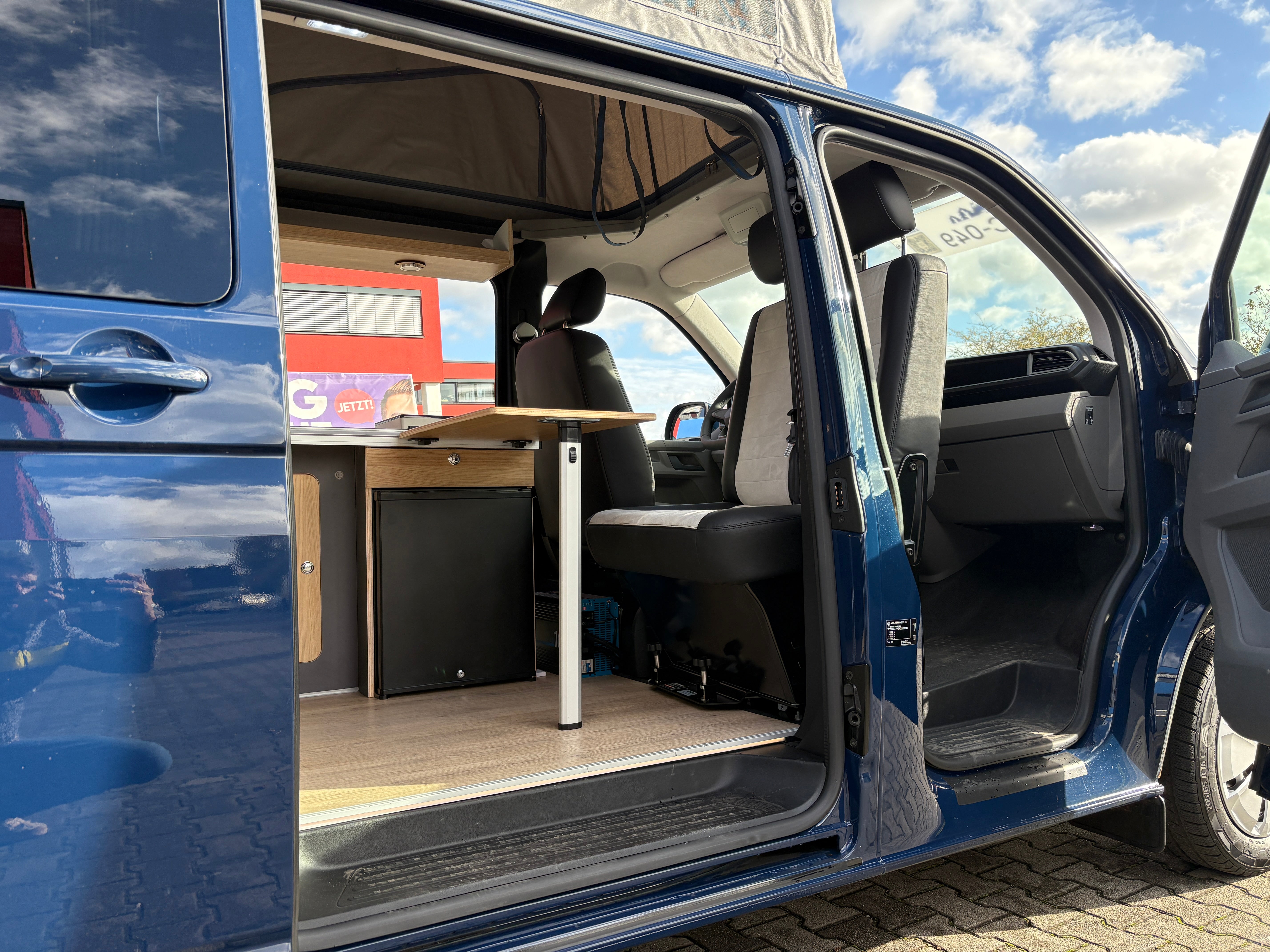 Volkswagen T6.1 Camper 2.0 TDI 110PS unfallfrei | Wohnmobil mit Hubdach Schlafdach, PDC, Navi, Rückfahrkamera | Campervan Umbau 5 Sitzer