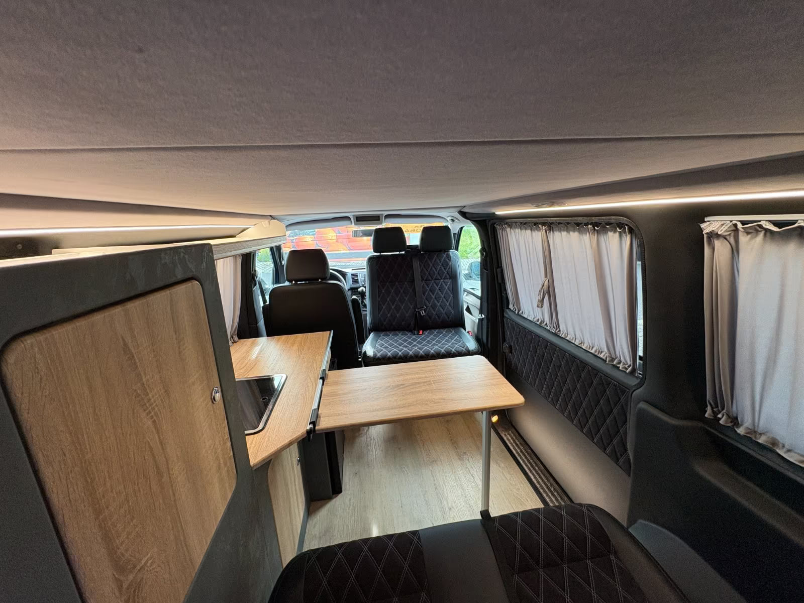 Volkswagen T6 Camper 2.0 TDI DSG Automatik 150PS unfallfrei | Wohnmobil mit Hubdach Schlafdach Standheizung, Rückfahrkamera mit PDC | Campervan Umbau 5 Sitzer | VW Bulli
