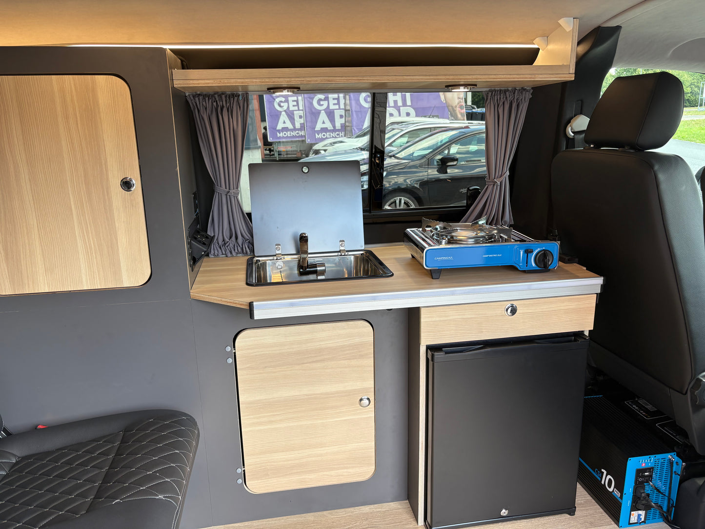 Volkswagen T6.1 Camper 2.0 TDI 110PS Schaltgetriebe unfallfrei | Wohnmobil mit PDC, Rückfahrkamera | Campervan Umbau 5 Sitzer | VW