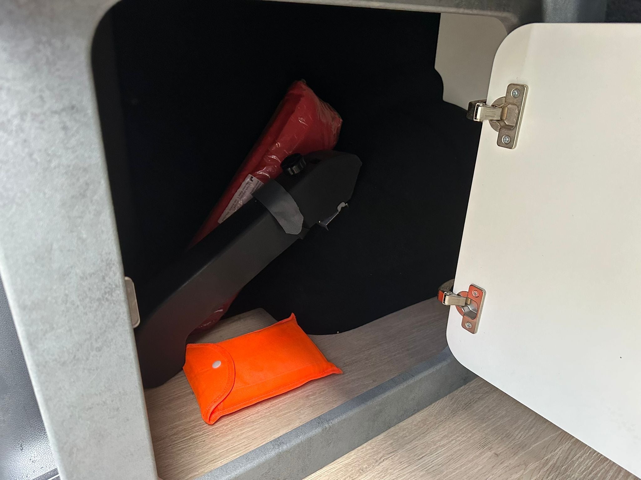 Volkswagen T6 Camper 2.0 TDI 102PS unfallfrei | Wohnmobil mit Hubdach Schlafdach, PDC, Navi, Rückfahrkamera | Campervan Umbau 5 Sitzer