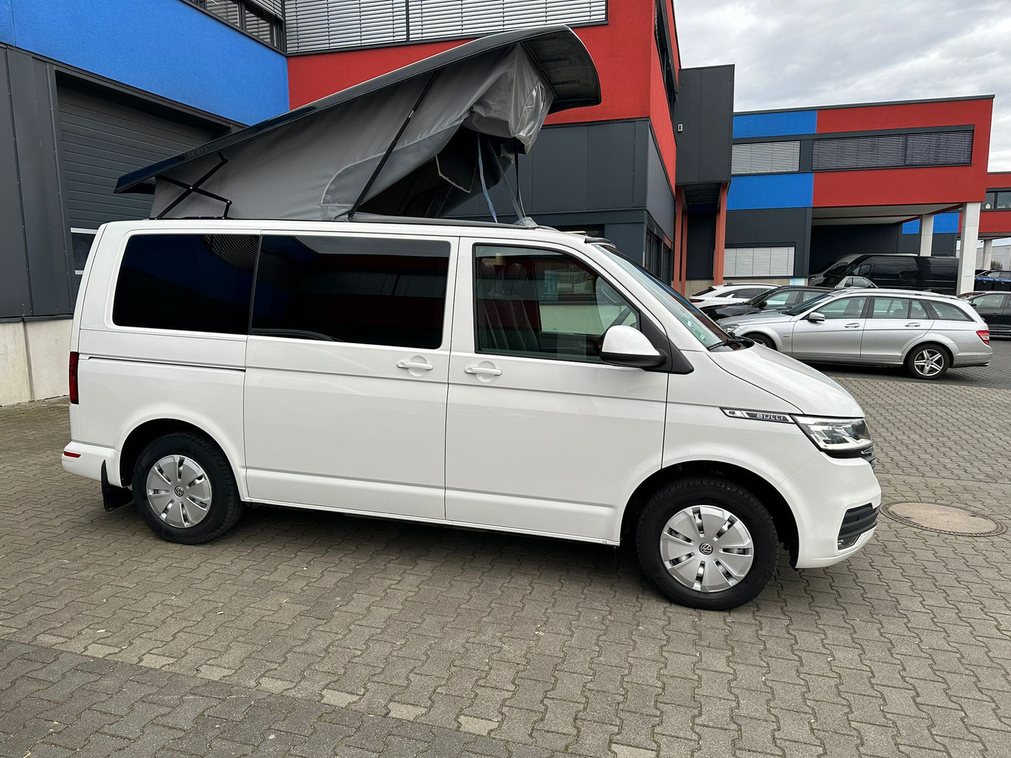 Volkswagen T6.1 Camper 2.0 TDI 150PS unfallfrei | Wohnmobil mit Hubdach Schlafdach, PDC, Navi, Rückfahrkamera | Campervan Umbau 5 Sitzer