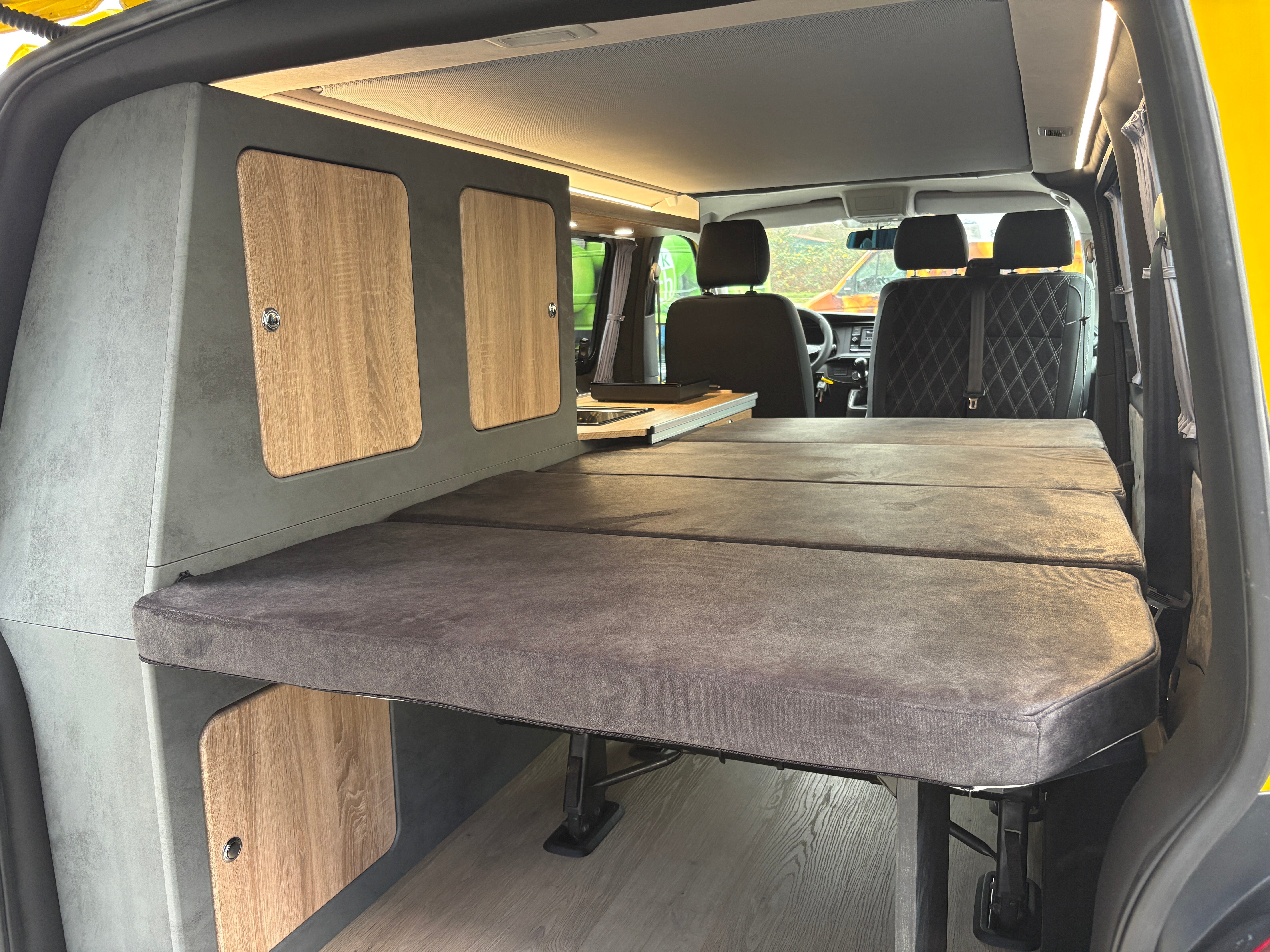 Volkswagen T6.1 Camper 2.0 TDI 110PS unfallfrei | Wohnmobil mit Hubdach Schlafdach, PDC, Anhängerkupplung, Rückfahrkamera | Campervan Umbau 5 Sitzer VW