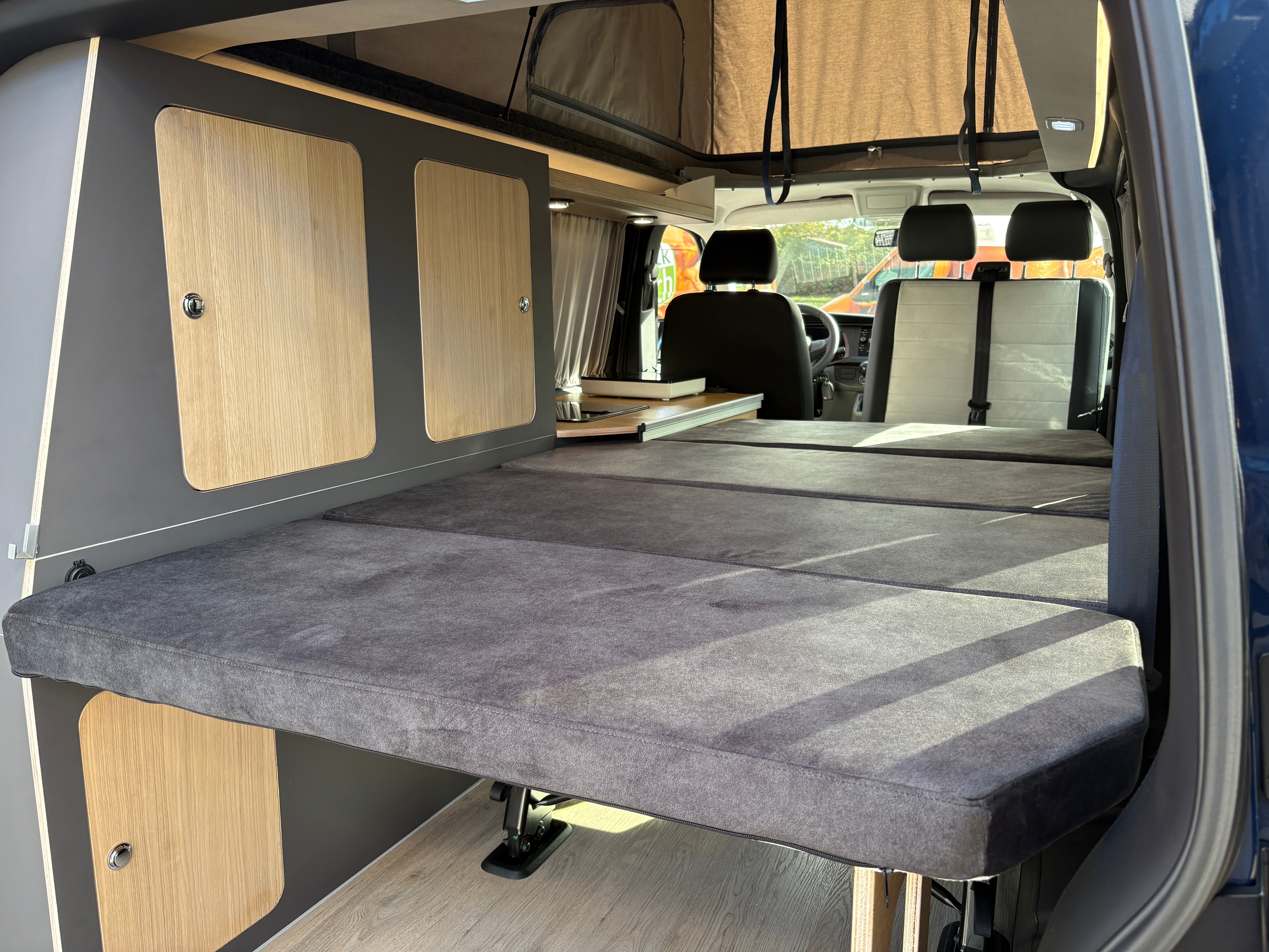 Volkswagen T6.1 Camper 2.0 TDI 110PS unfallfrei | Wohnmobil mit Hubdach Schlafdach, PDC, Navi, Rückfahrkamera | Campervan Umbau 5 Sitzer