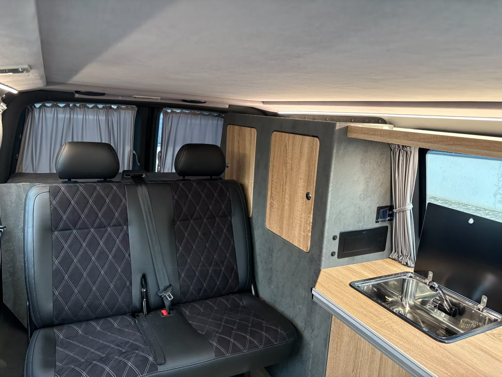 Volkswagen T6 Camper 2.0 TDI DSG Automatik 150PS unfallfrei | Wohnmobil mit Hubdach Schlafdach Standheizung, Rückfahrkamera mit PDC | Campervan Umbau 5 Sitzer | VW Bulli