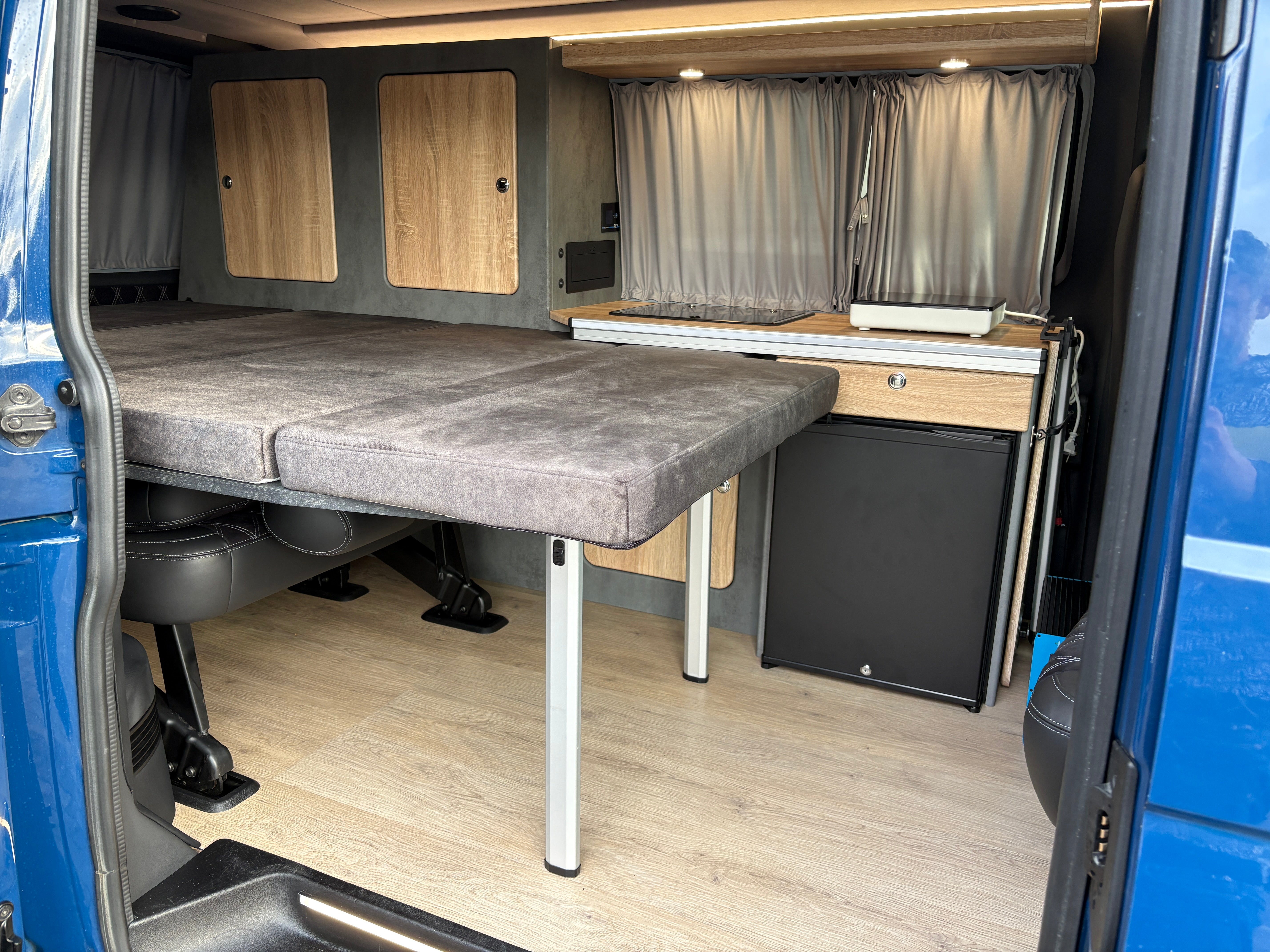 Volkswagen T6 Camper 2.0 TDI DSG Automatik 150PS unfallfrei | Wohnmobil mit Hubdach Schlafdach Standheizung, Rückfahrkamera mit PDC | Campervan Umbau 5 Sitzer | VW Bulli