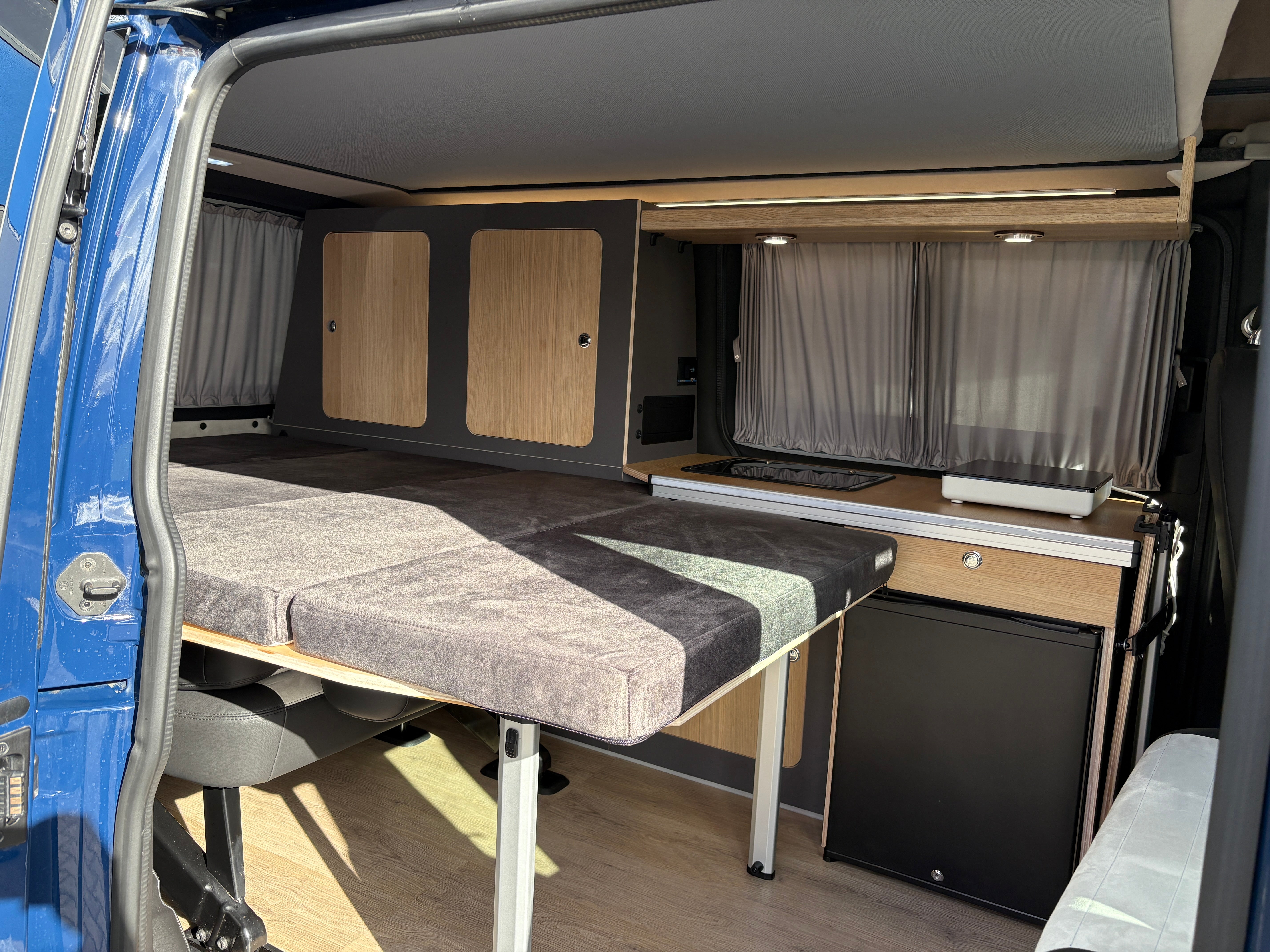 Volkswagen T6.1 Camper 2.0 TDI 110PS unfallfrei | Wohnmobil mit Hubdach Schlafdach, PDC, Navi, Rückfahrkamera | Campervan Umbau 5 Sitzer