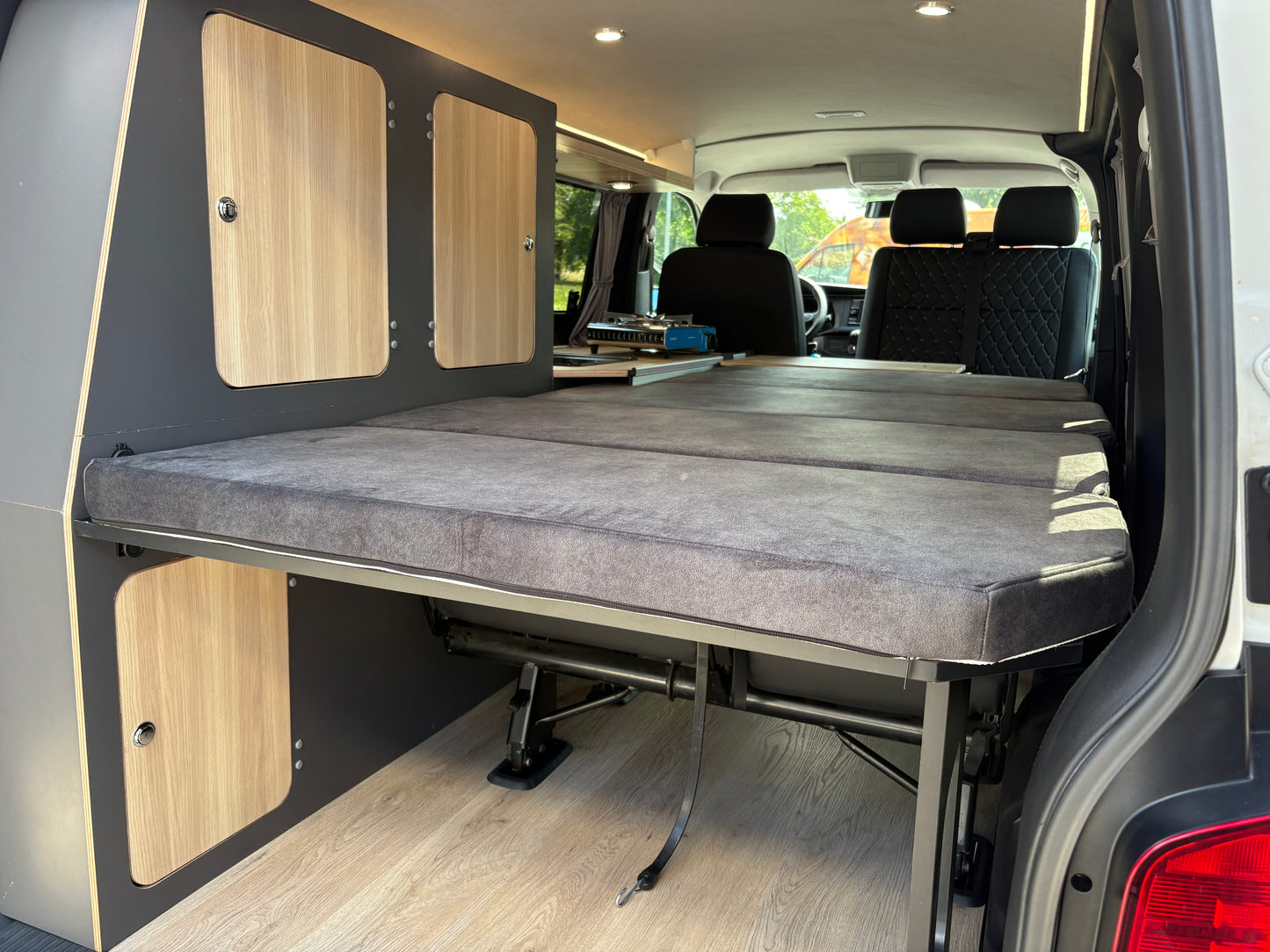 Volkswagen T6.1 Camper 2.0 TDI 110PS Schaltgetriebe unfallfrei | Wohnmobil mit PDC, Rückfahrkamera | Campervan Umbau 5 Sitzer | VW