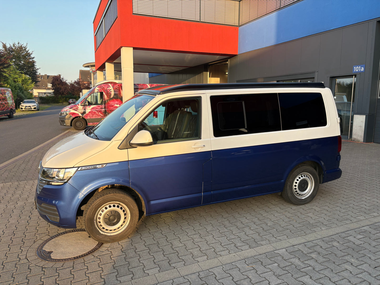 Volkswagen T6.1 Camper 2.0 TDI 150PS unfallfrei | Wohnmobil mit Hubdach Schlafdach, PDC, Navi, Rückfahrkamera | Campervan Umbau 5 Sitzer VW