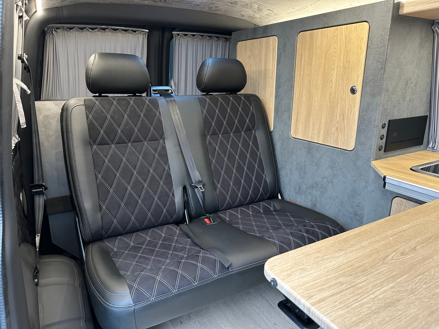 Volkswagen T6.1 Camper 2.0 TDI 110PS unfallfrei | Wohnmobil mit Navi, PDC, Rückfahrkamera | Campervan Umbau 5 Sitzer Leder