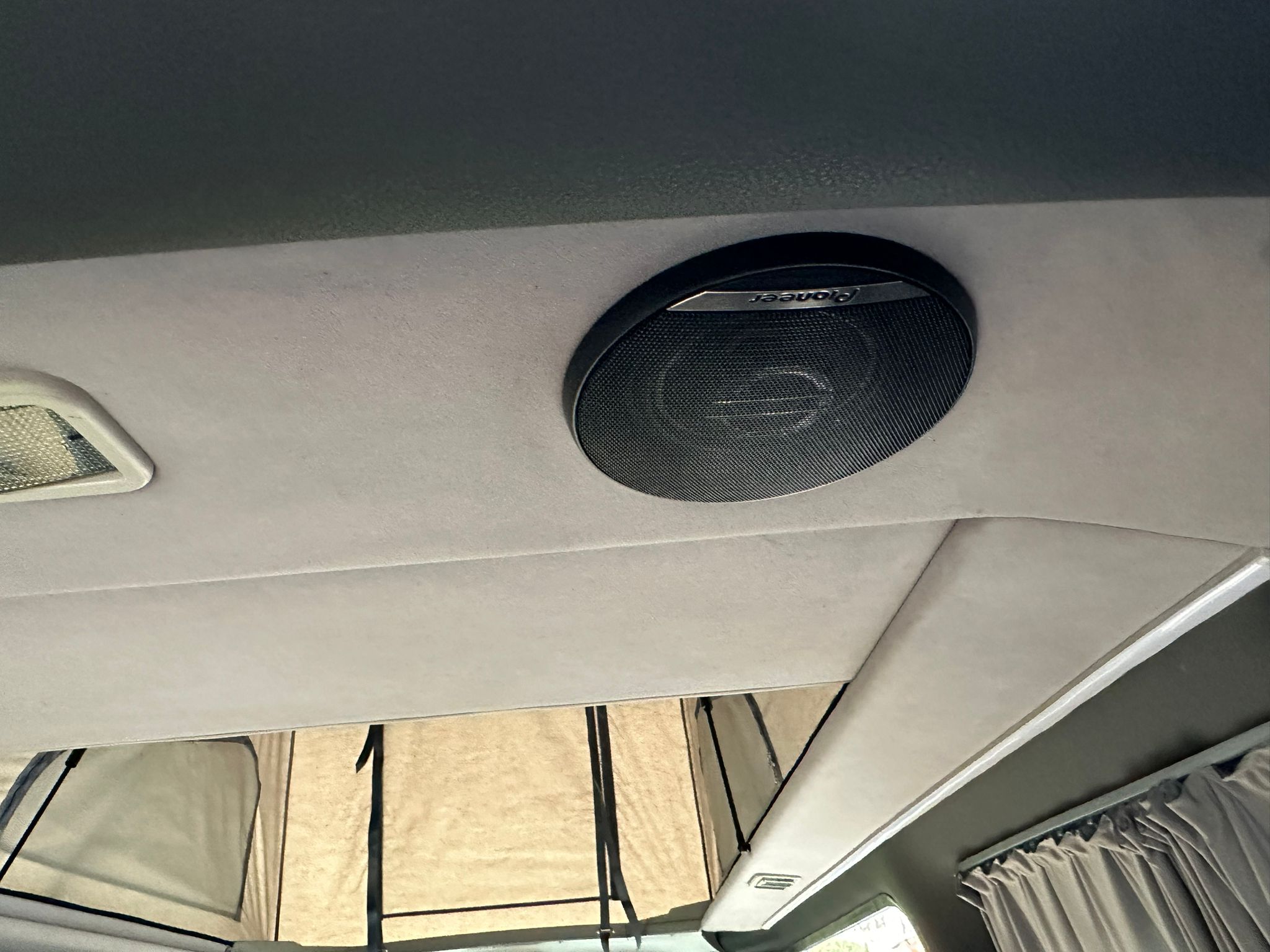 Volkswagen T6 Camper 2.0 TDI 102PS unfallfrei | Wohnmobil mit Hubdach Schlafdach, PDC, Navi, Rückfahrkamera | Campervan Umbau 5 Sitzer