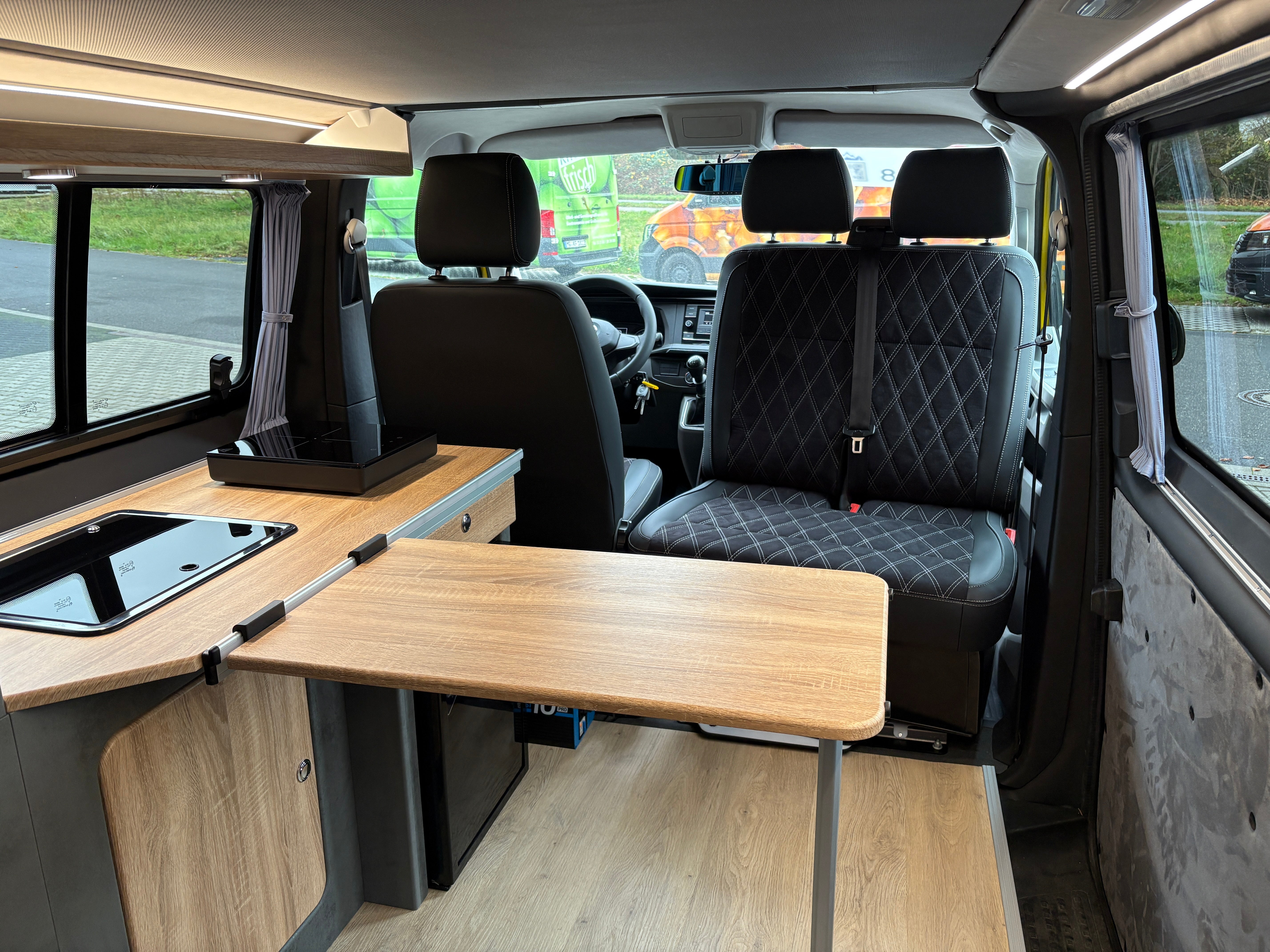 Volkswagen T6.1 Camper 2.0 TDI 110PS unfallfrei | Wohnmobil mit Hubdach Schlafdach, PDC, Anhängerkupplung, Rückfahrkamera | Campervan Umbau 5 Sitzer VW