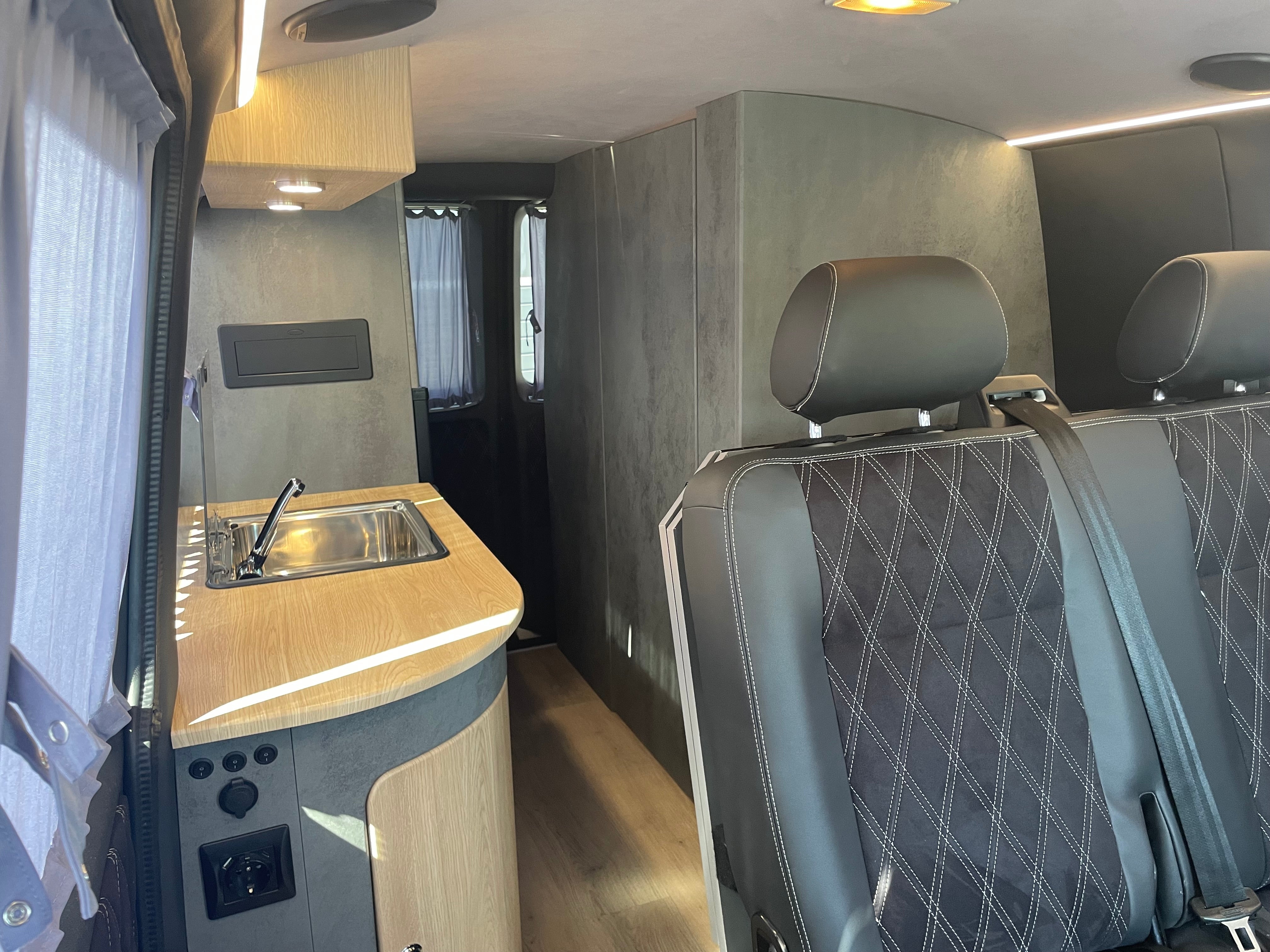 Volkswagen T6 Camper mit Toilette 2.0 TDI 150PS unfallfrei | Wohnmobil, PDC, Navi, Rückfahrkamera | Campervan Umbau 4 Sitzer