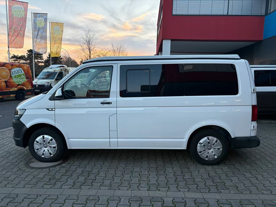 Volkswagen T6 Camper 2.0 TDI 114PS unfallfrei | Wohnmobil mit Hubdach Schlafdach, PDC, Anhängerkupplung, Rückfahrkamera | Campervan Umbau 5 Sitzer VW