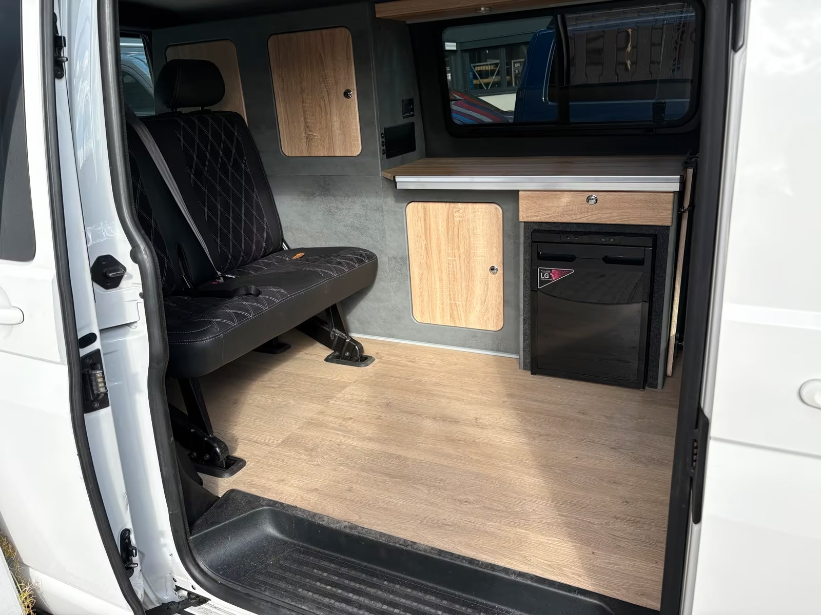 Volkswagen T6.1 Camper 2.0 TDI 150PS DSG Automatik unfallfrei | Wohnmobil mit Navi, PDC, Rückfahrkamera | Campervan Umbau 4 Sitzer | VW Bulli