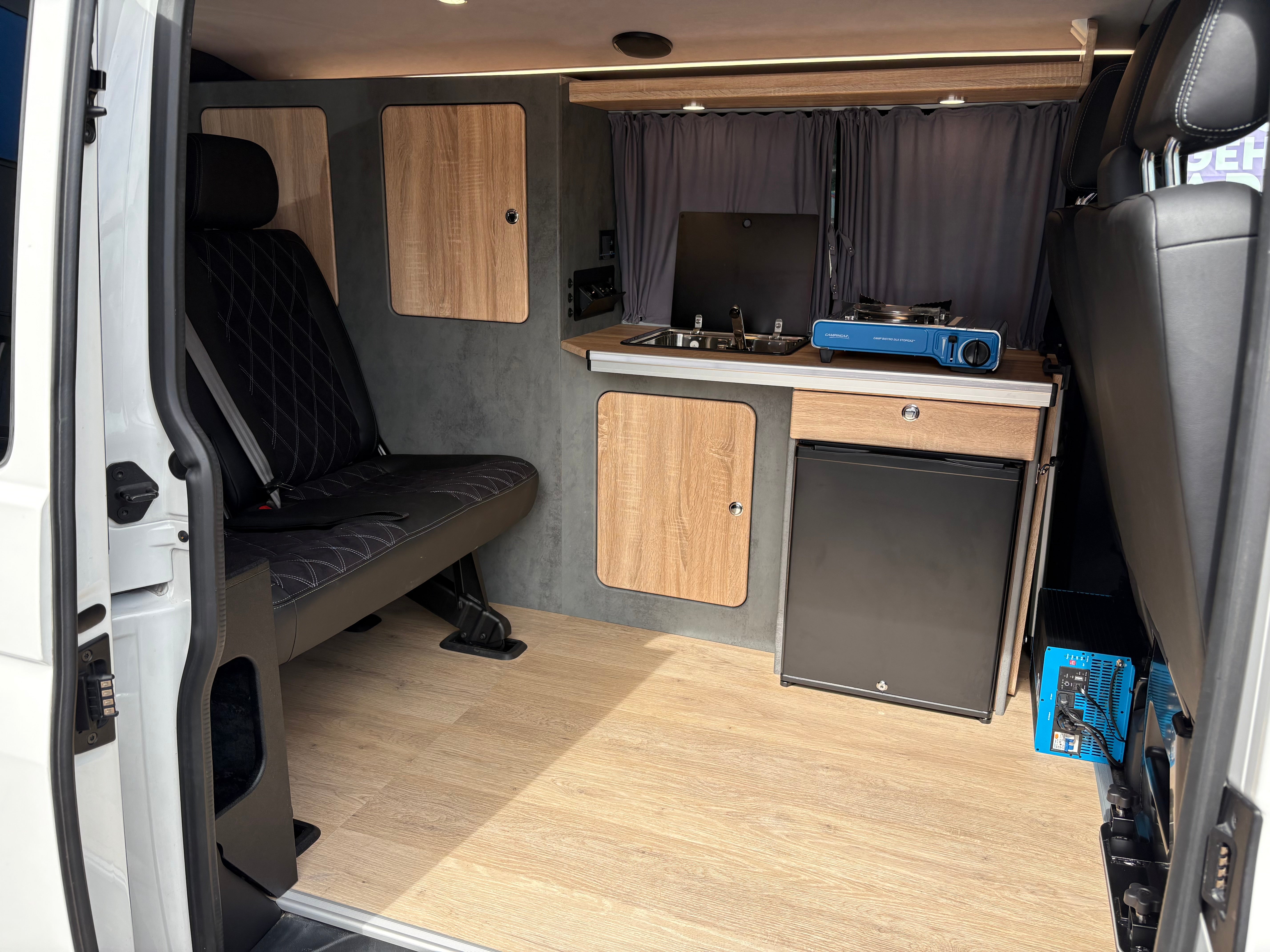 Volkswagen T6.1 Camper nur 59tkm 2.0 TDI 110PS Schaltgetriebe unfallfrei | Wohnmobil mit PDC, Rückfahrkamera | Campervan Umbau 5 Sitzer | VW