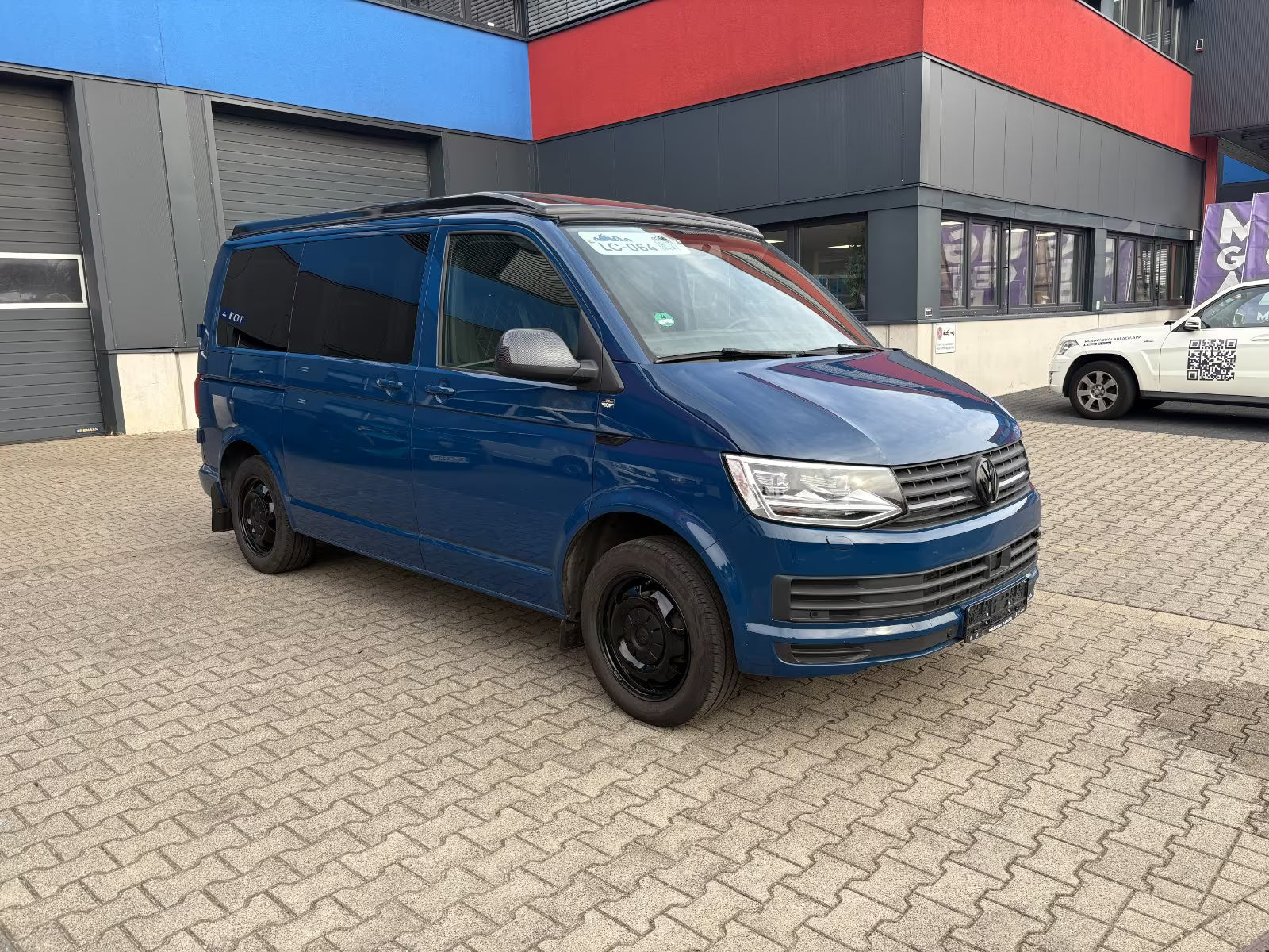 Volkswagen T6 Camper 2.0 TDI DSG Automatik 150PS unfallfrei | Wohnmobil mit Hubdach Schlafdach Standheizung, Rückfahrkamera mit PDC | Campervan Umbau 5 Sitzer | VW Bulli