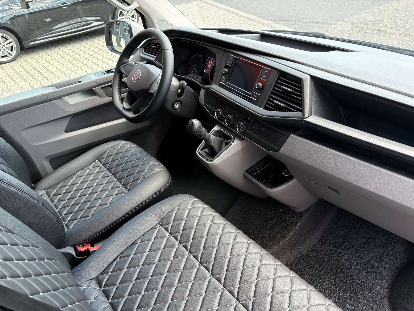 Volkswagen T6.1 Camper 2.0 TDI 110PS Schaltgetriebe unfallfrei | Wohnmobil mit PDC, Rückfahrkamera | Campervan Umbau 5 Sitzer | VW