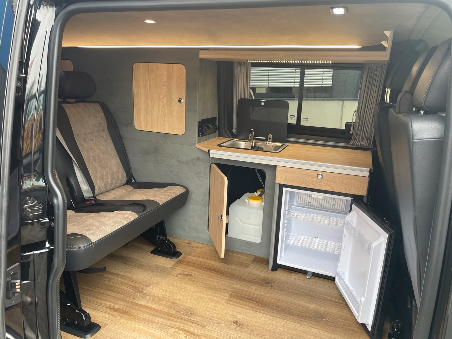 Volkswagen T6 Camper Lang DSG 2.0 TDI 204PS unfallfrei | Wohnmobil mit Original VW Standheizung, PDC, Navi, AHK | Campervan Umbau 5 Sitzer