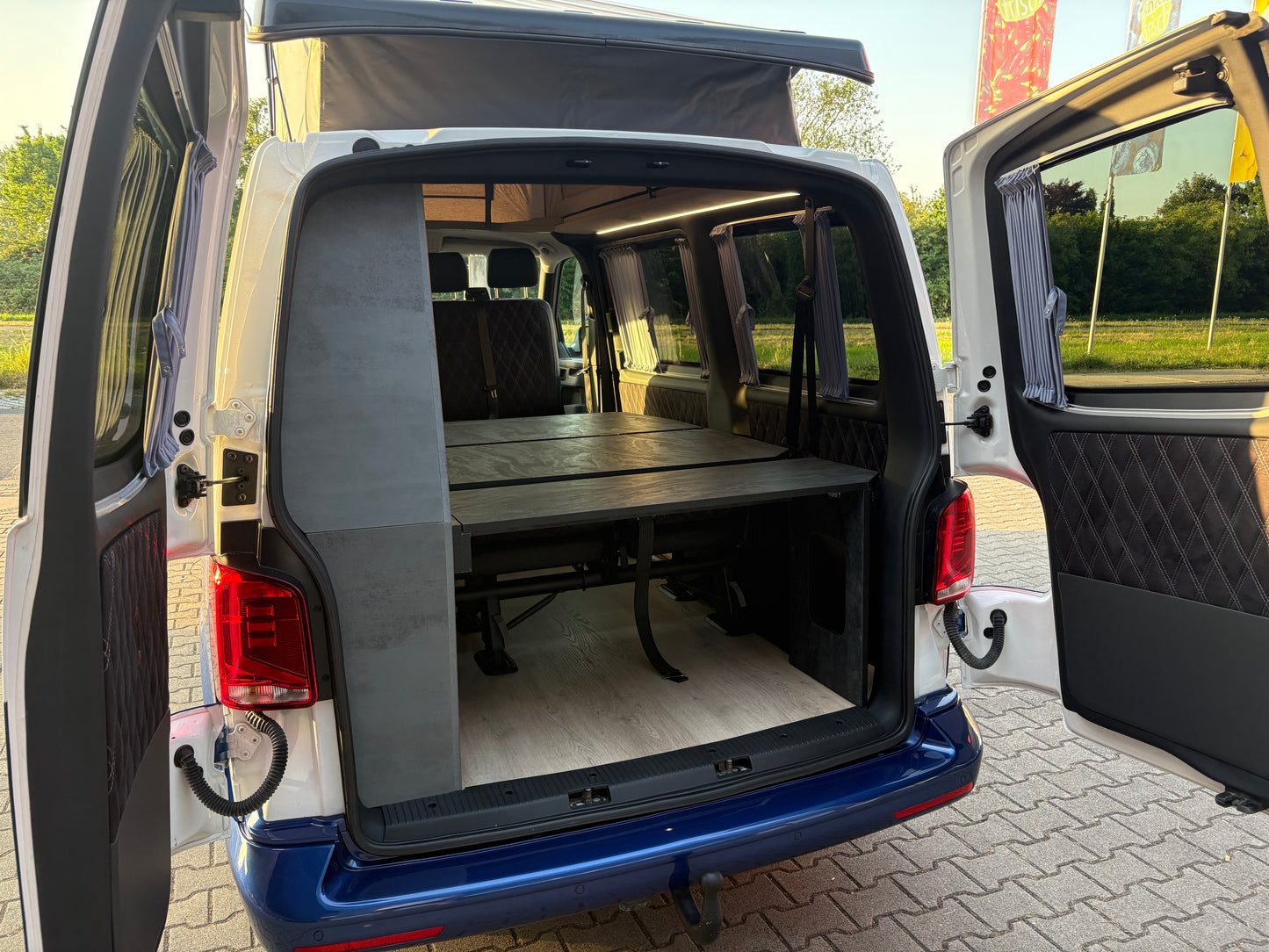 Volkswagen T6.1 Camper 2.0 TDI 150PS unfallfrei | Wohnmobil mit Hubdach Schlafdach, PDC, Navi, Rückfahrkamera | Campervan Umbau 5 Sitzer VW