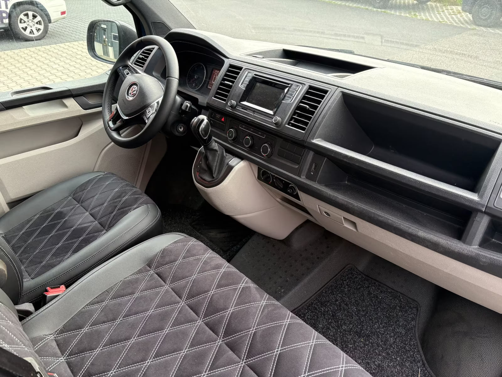 Volkswagen T6 Camper 2.0 TDI DSG Automatik 150PS unfallfrei | Wohnmobil mit Hubdach Schlafdach Standheizung, Rückfahrkamera mit PDC | Campervan Umbau 5 Sitzer | VW Bulli