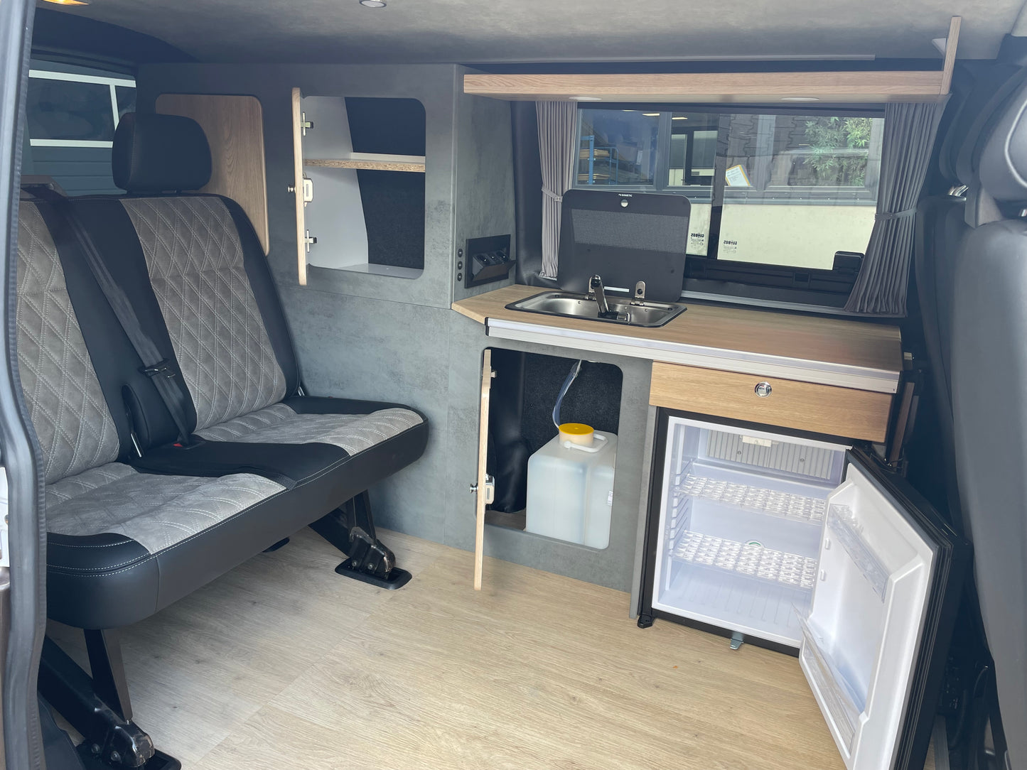 Volkswagen T6 Camper DSG 2.0 TDI 150PS unfallfrei | Wohnmobil mit Original VW Standheizung, PDC, Navi | Campervan Umbau 5 Sitzer