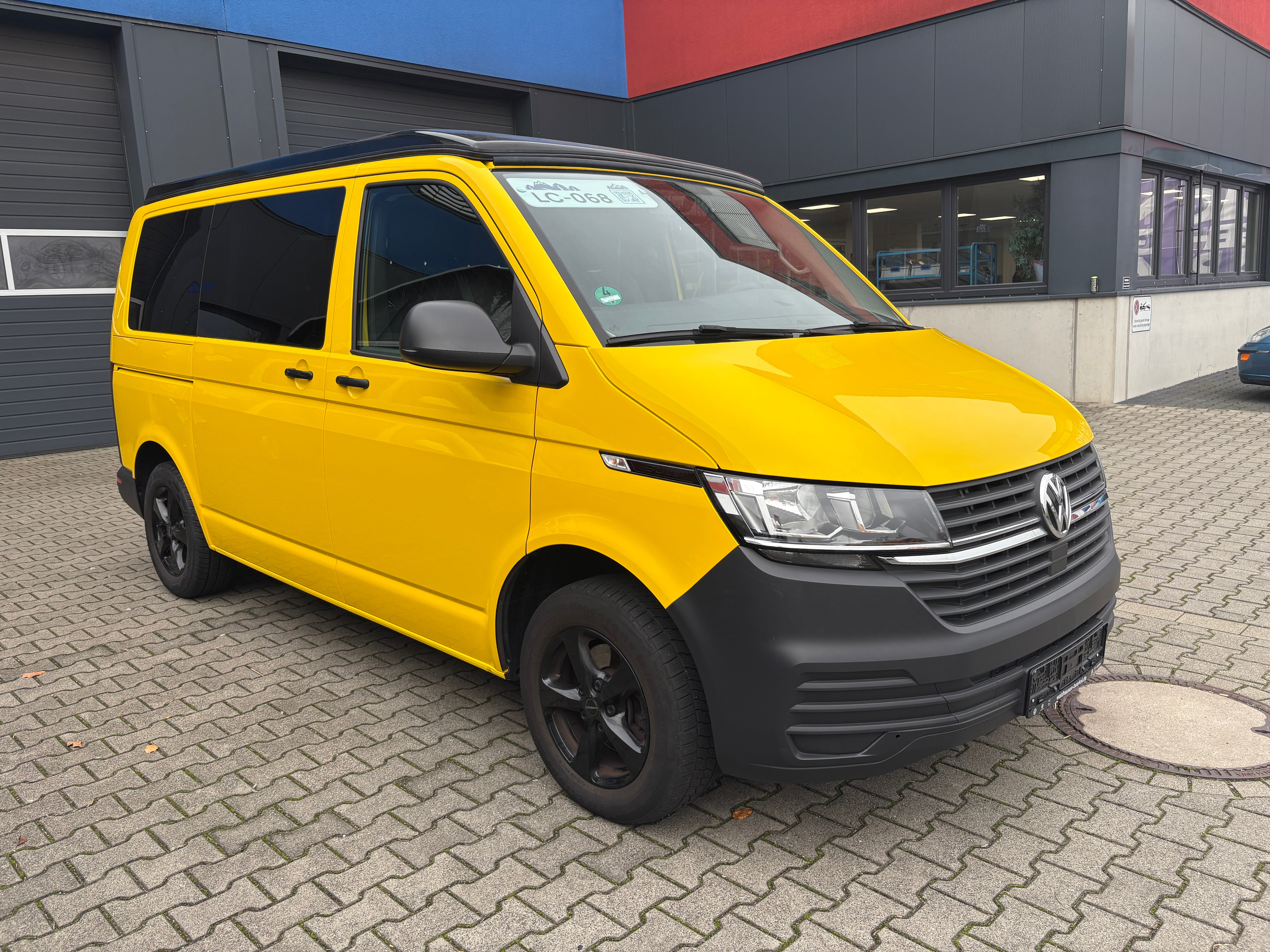Volkswagen T6.1 Camper 2.0 TDI 110PS unfallfrei | Wohnmobil mit Hubdach Schlafdach, PDC, Anhängerkupplung, Rückfahrkamera | Campervan Umbau 5 Sitzer VW