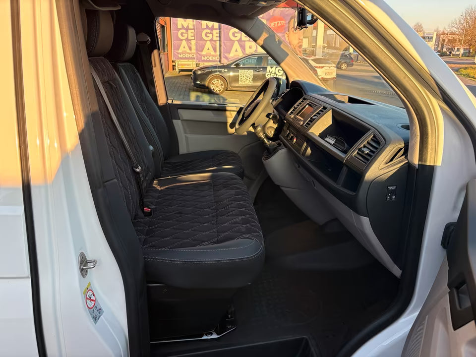 Volkswagen T6 Camper 2.0 TDI 114PS unfallfrei | Wohnmobil mit Hubdach Schlafdach, PDC, Anhängerkupplung, Rückfahrkamera | Campervan Umbau 5 Sitzer VW