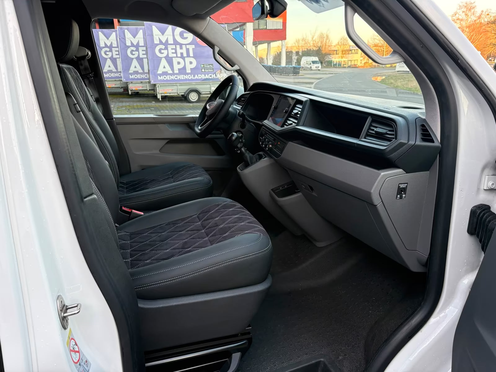 Volkswagen T6.1 Camper mit Schlafdach 2.0 TDI, 110 PS | VW Bulli Wohmobil Campervan fertiggestellt – sofort verfügbar | KM-Stand: 151.000 km, EZ: 04.2021, Weiß