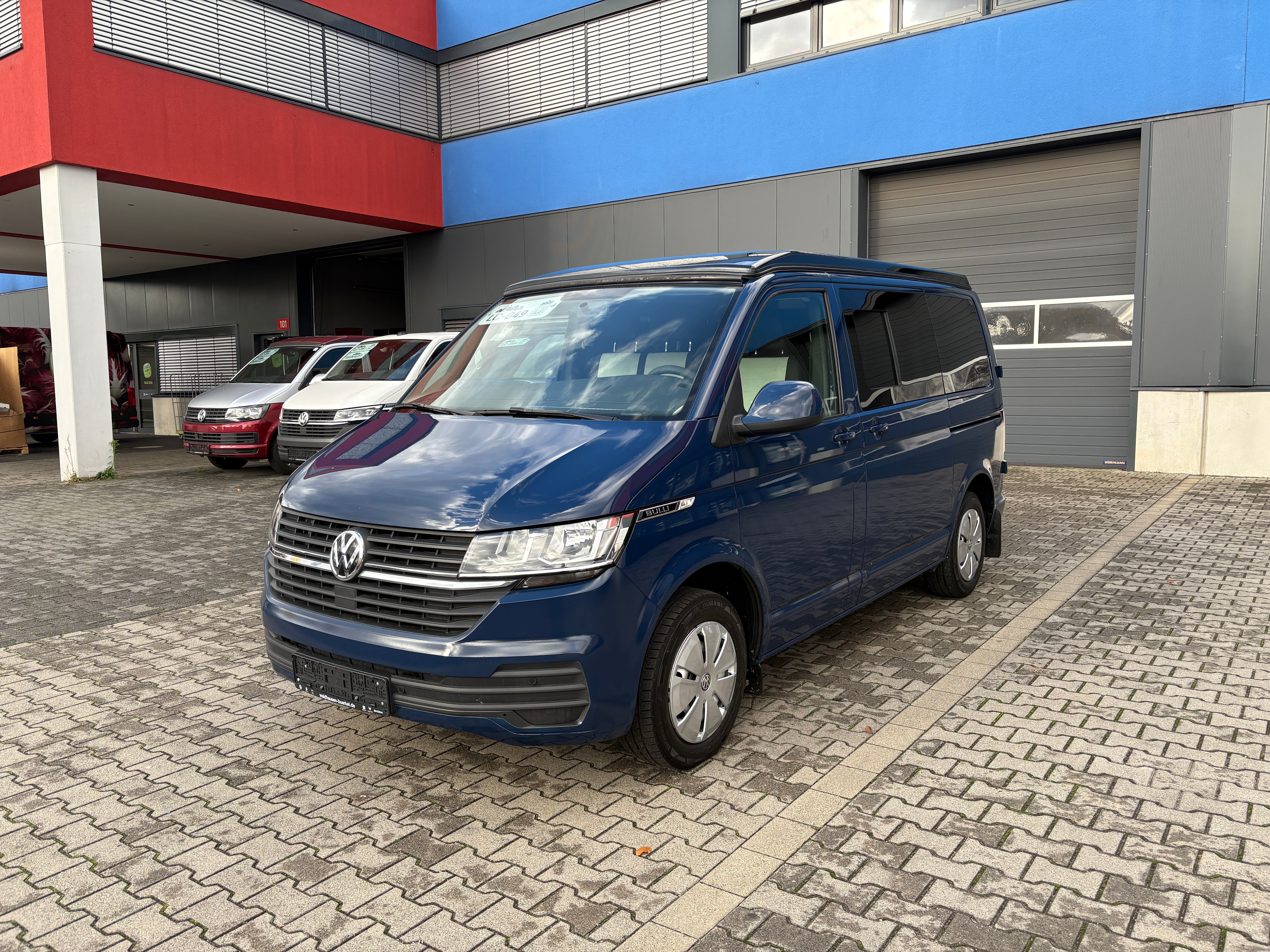 Volkswagen T6.1 Camper 2.0 TDI 110PS unfallfrei | Wohnmobil mit Hubdach Schlafdach, PDC, Navi, Rückfahrkamera | Campervan Umbau 5 Sitzer
