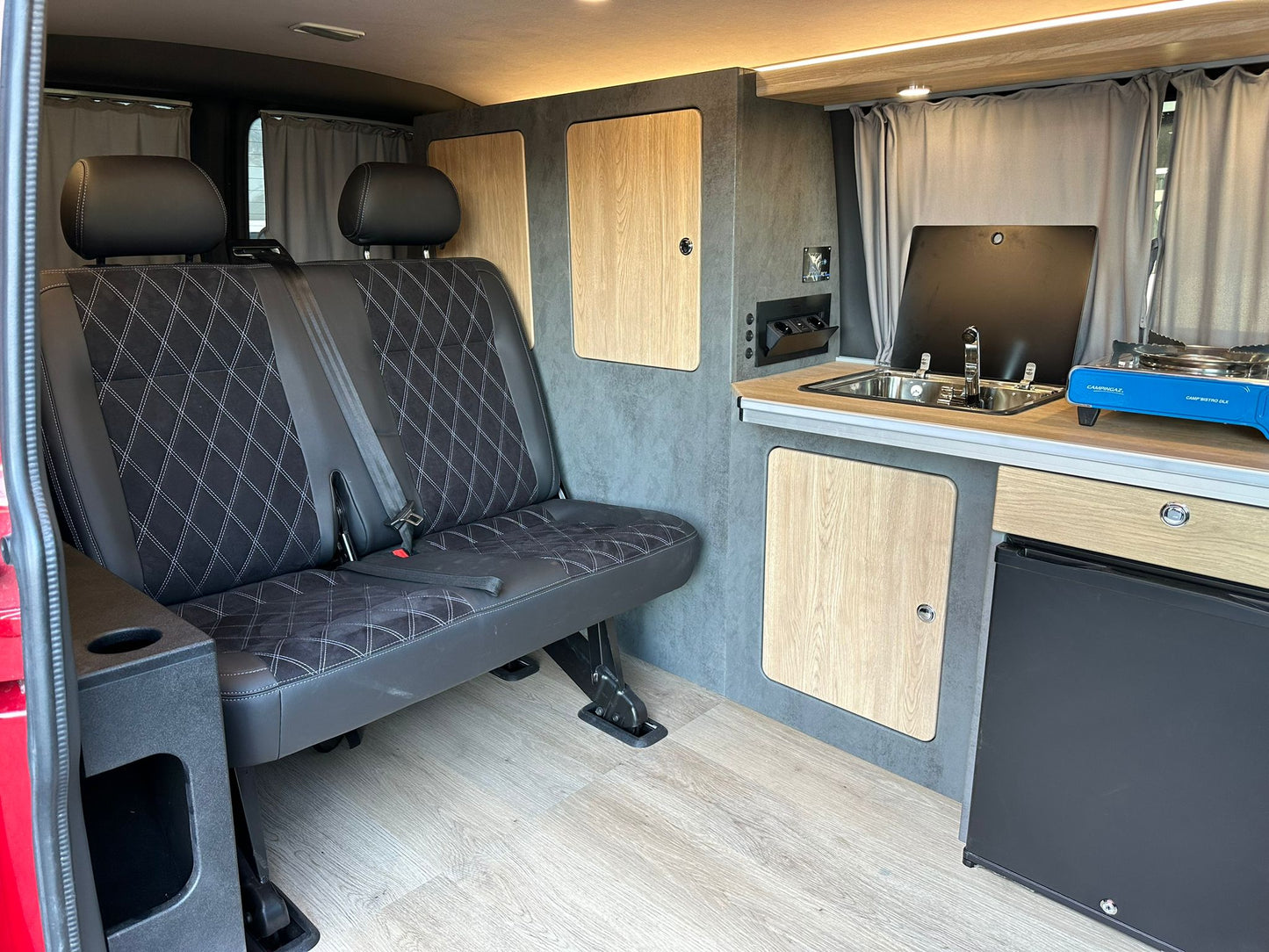 Volkswagen T6 Camper 2.0 TDI 102PS unfallfrei | Wohnmobil, PDC, Navi, Rückfahrkamera | Campervan Umbau 5 Sitzer