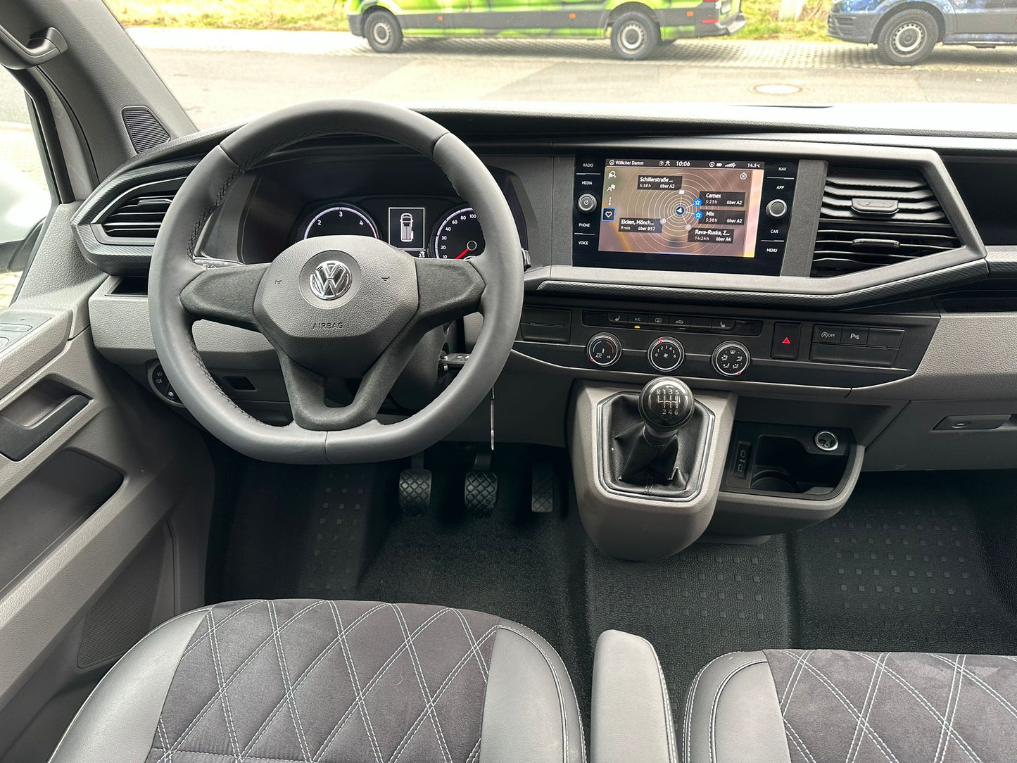 Volkswagen T6.1 Camper 2.0 TDI 150PS unfallfrei | Wohnmobil mit Hubdach Schlafdach, PDC, Navi, Rückfahrkamera | Campervan Umbau 5 Sitzer
