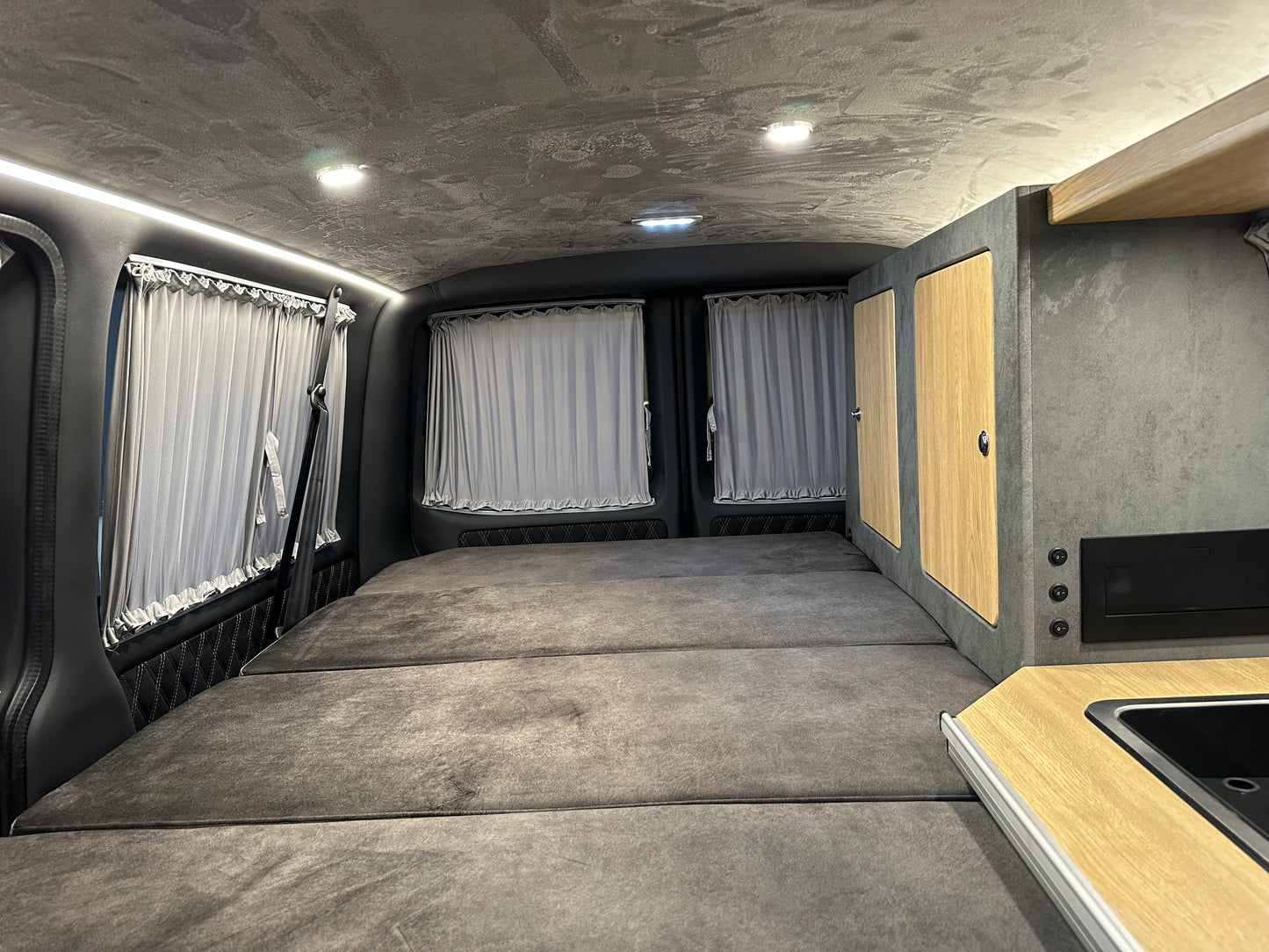 Volkswagen T6.1 Camper 2.0 TDI 110PS unfallfrei | Wohnmobil mit Navi, PDC, Rückfahrkamera | Campervan Umbau 5 Sitzer Leder