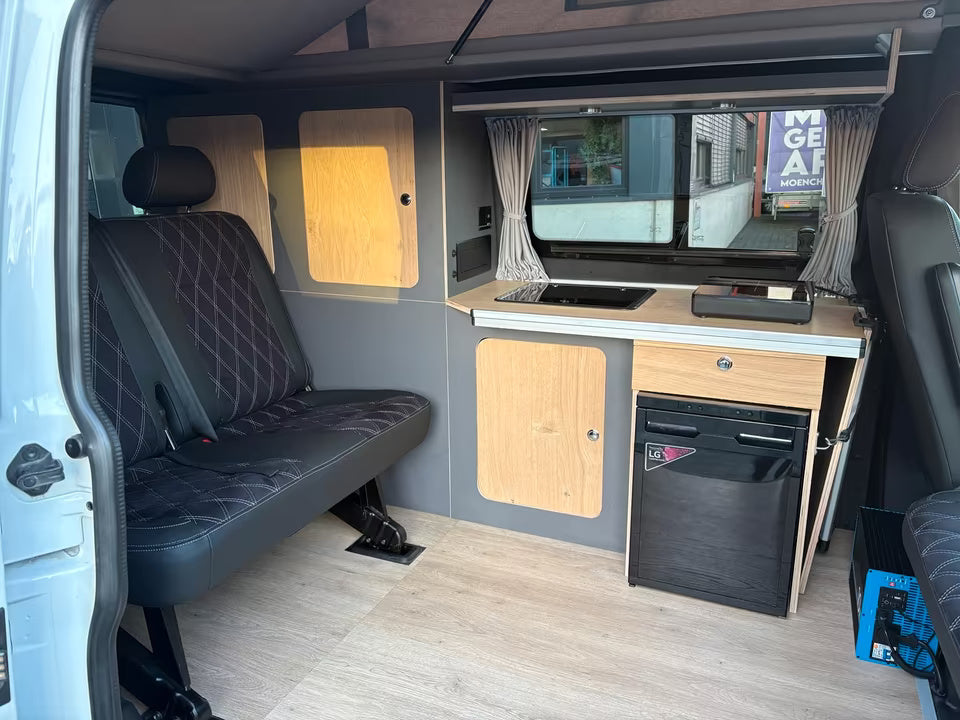 Volkswagen T6 Camper 2.0 TDI 114PS unfallfrei | Wohnmobil mit Hubdach Schlafdach, PDC, Anhängerkupplung, Rückfahrkamera | Campervan Umbau 5 Sitzer VW