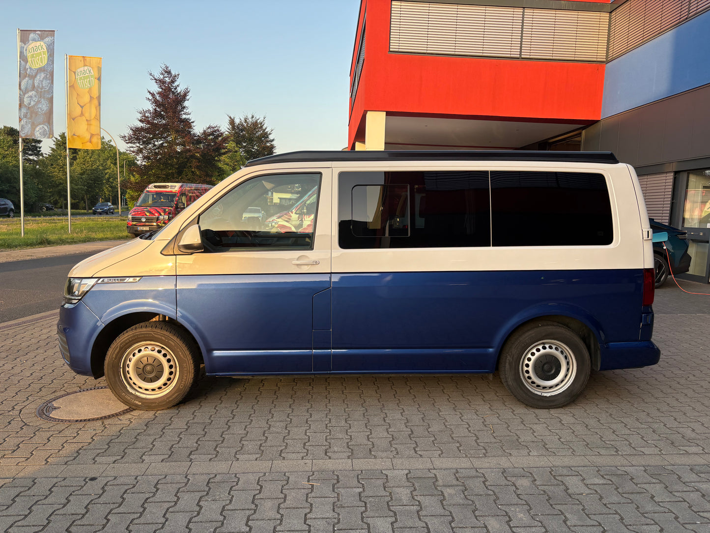 Volkswagen T6.1 Camper 2.0 TDI 150PS unfallfrei | Wohnmobil mit Hubdach Schlafdach, PDC, Navi, Rückfahrkamera | Campervan Umbau 5 Sitzer VW