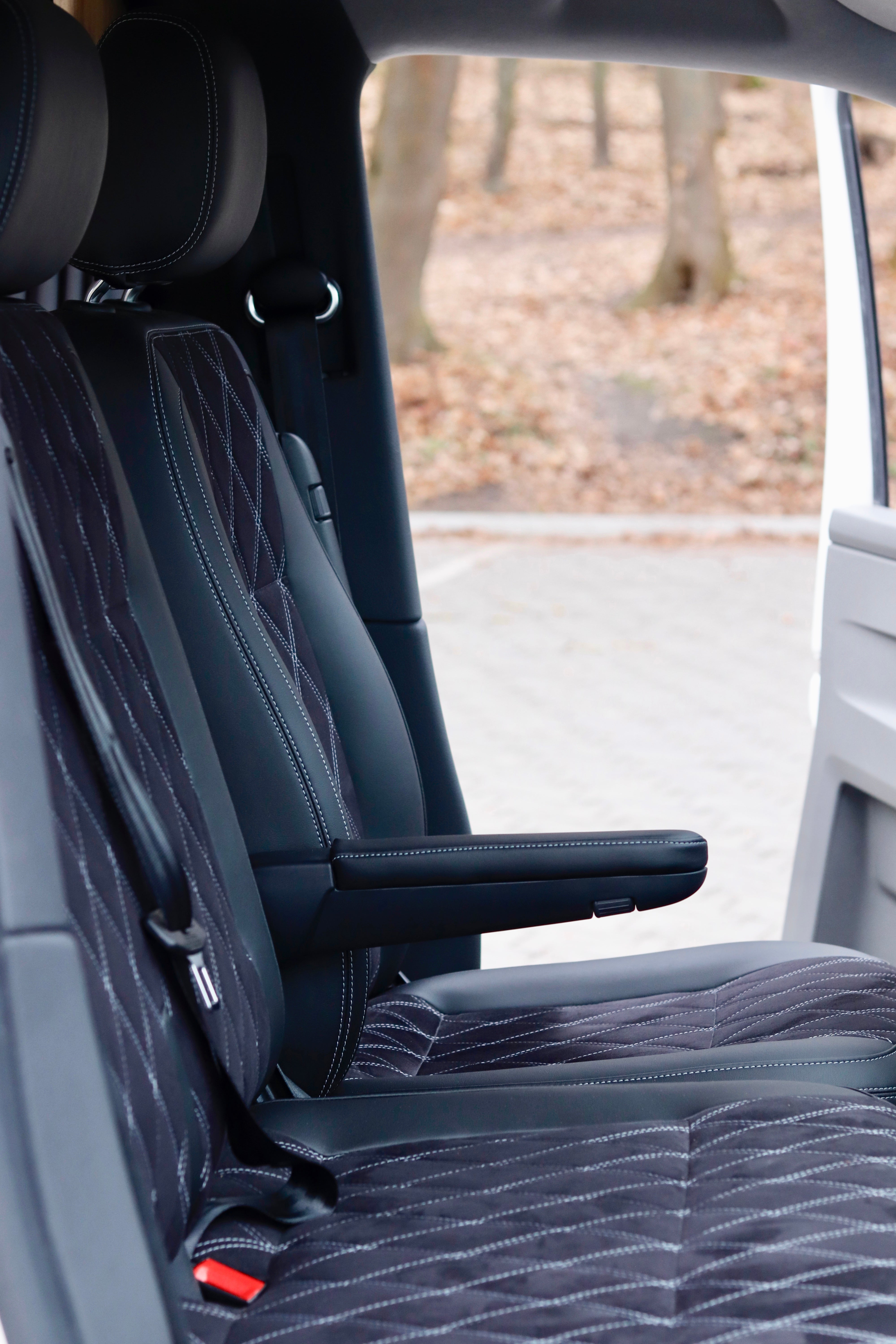 Volkswagen T6.1 Camper 2.0 TDI 150PS unfallfrei | Wohnmobil mit Hubdach Schlafdach, PDC, Anhängerkupplung, Rückfahrkamera | Campervan Umbau 5 Sitzer VW