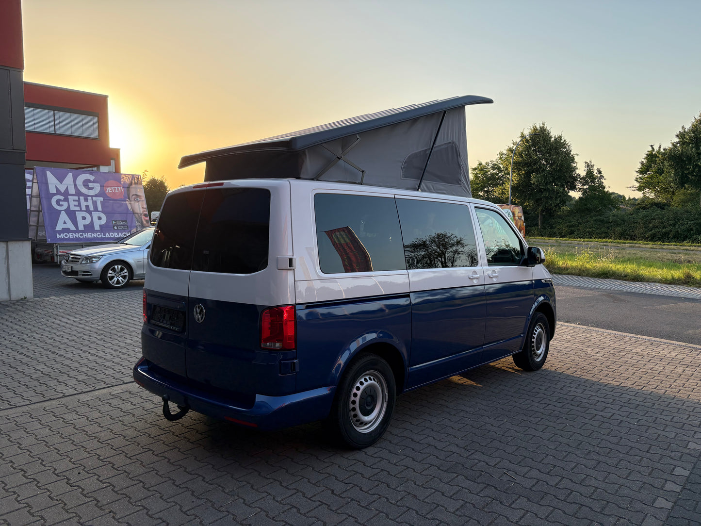 Volkswagen T6.1 Camper 2.0 TDI 150PS unfallfrei | Wohnmobil mit Hubdach Schlafdach, PDC, Navi, Rückfahrkamera | Campervan Umbau 5 Sitzer VW