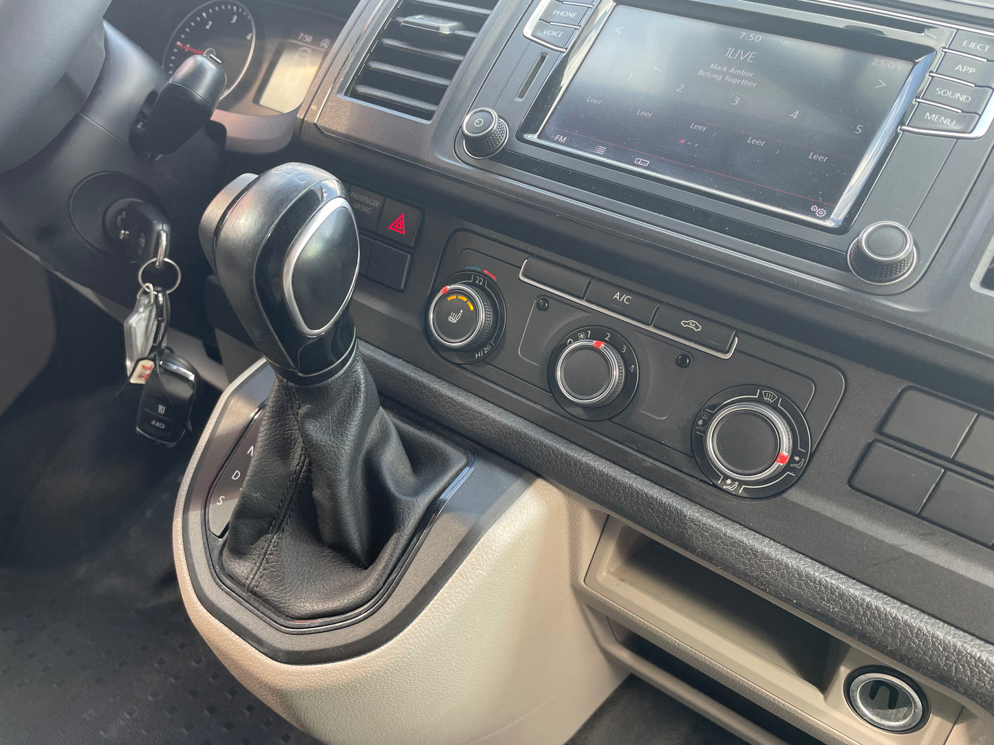Volkswagen T6 Camper DSG 2.0 TDI 150PS unfallfrei | Wohnmobil mit Original VW Standheizung, PDC, Navi | Campervan Umbau 5 Sitzer