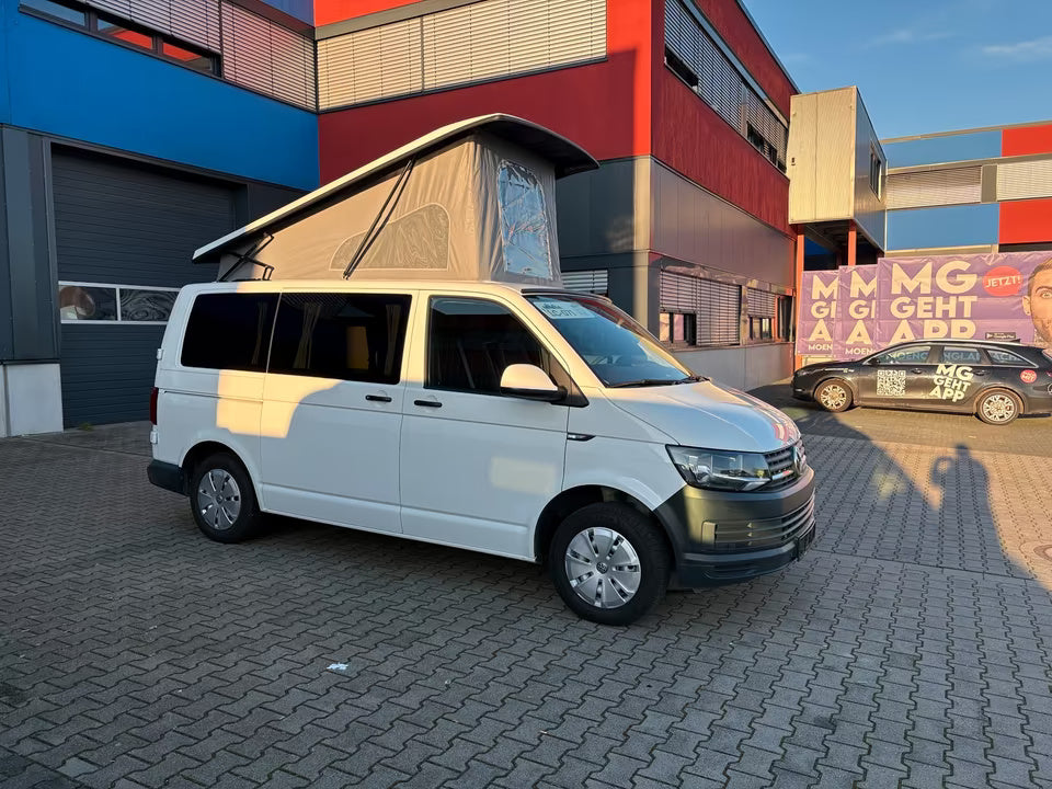 Volkswagen T6 Camper 2.0 TDI 114PS unfallfrei | Wohnmobil mit Hubdach Schlafdach, PDC, Anhängerkupplung, Rückfahrkamera | Campervan Umbau 5 Sitzer VW