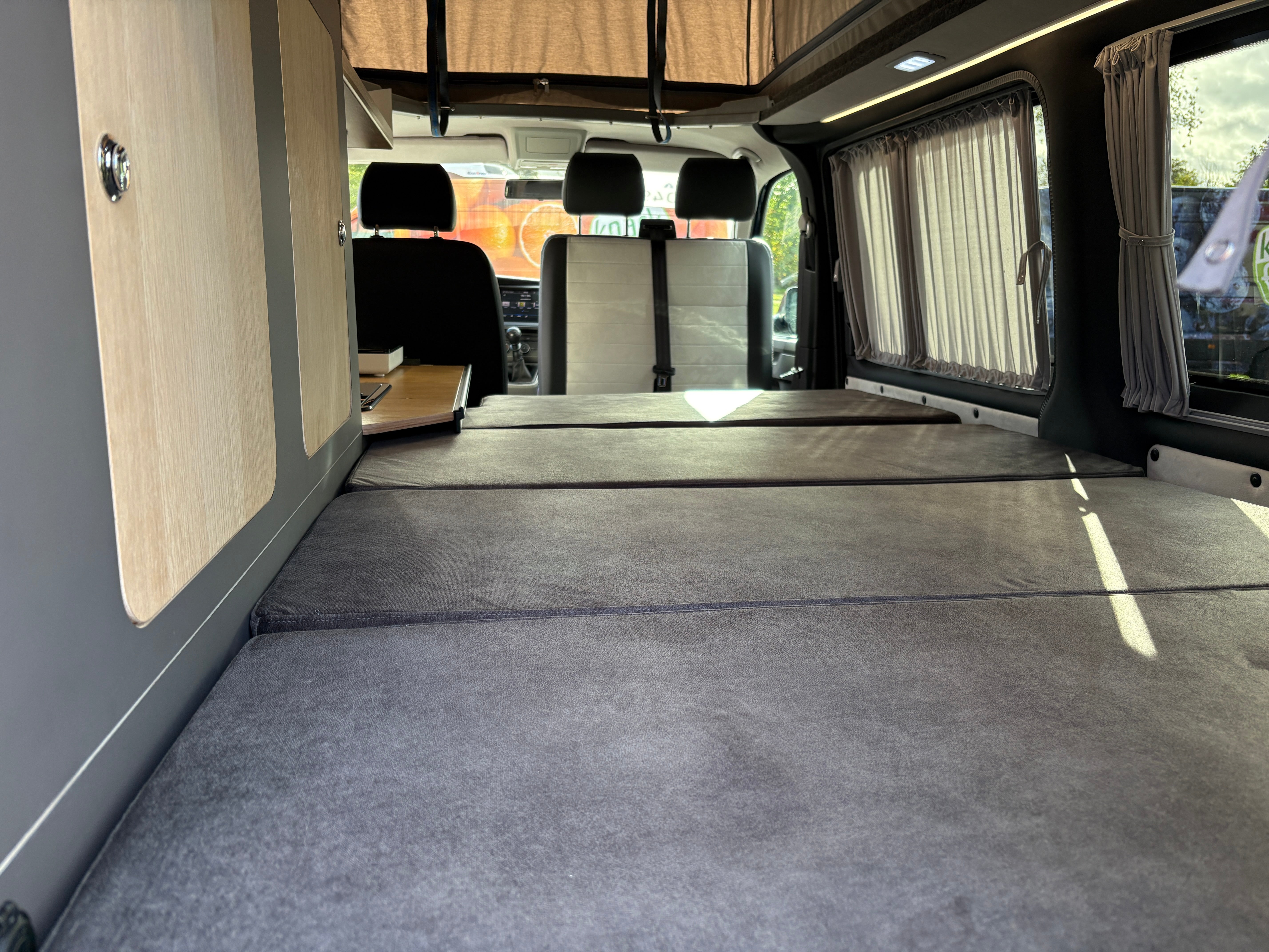 Volkswagen T6.1 Camper 2.0 TDI 110PS unfallfrei | Wohnmobil mit Hubdach Schlafdach, PDC, Navi, Rückfahrkamera | Campervan Umbau 5 Sitzer