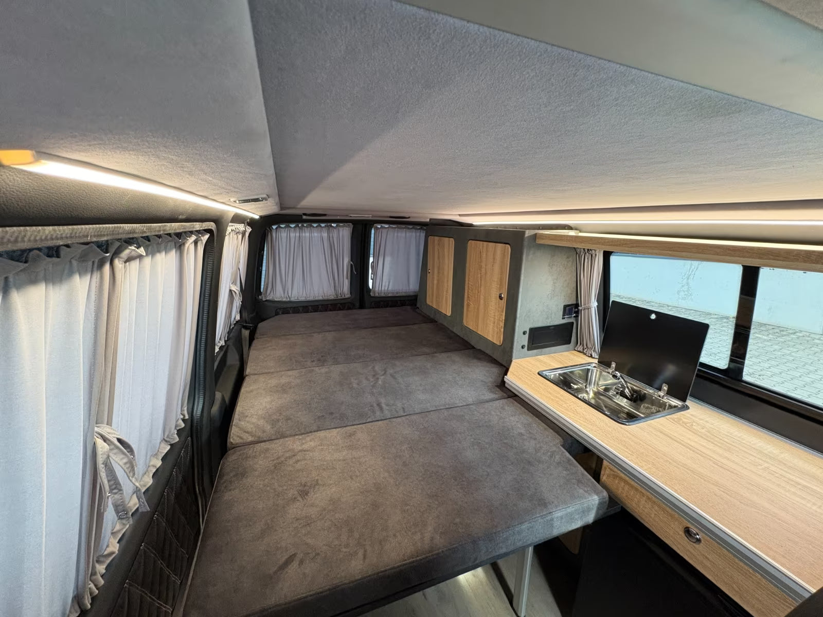 Volkswagen T6 Camper 2.0 TDI DSG Automatik 150PS unfallfrei | Wohnmobil mit Hubdach Schlafdach Standheizung, Rückfahrkamera mit PDC | Campervan Umbau 5 Sitzer | VW Bulli