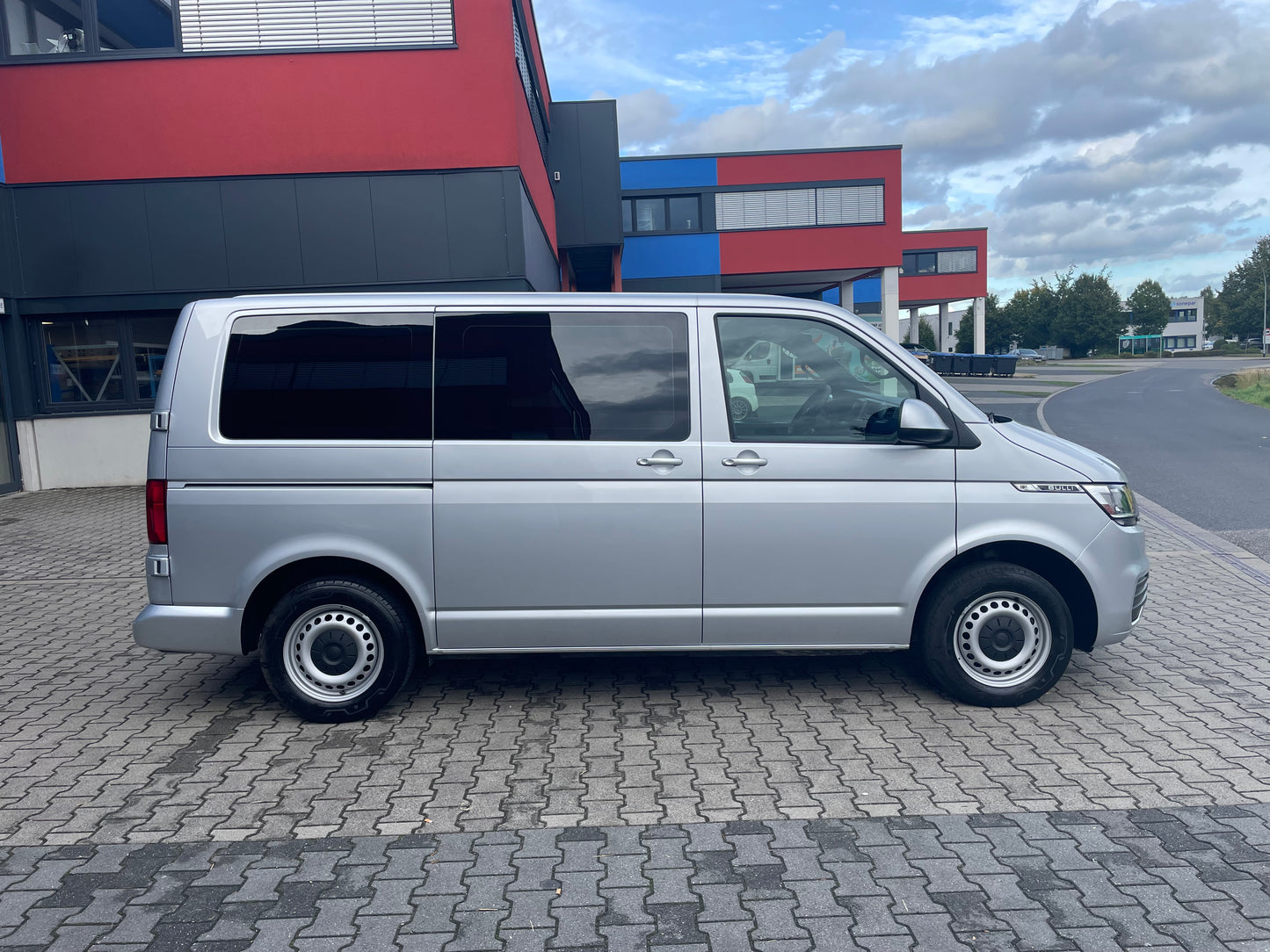 Volkswagen T6.1 Camper 2.0 TDI 110PS unfallfrei | Wohnmobil mit Navi, PDC, Rückfahrkamera | Campervan Umbau 5 Sitzer Leder