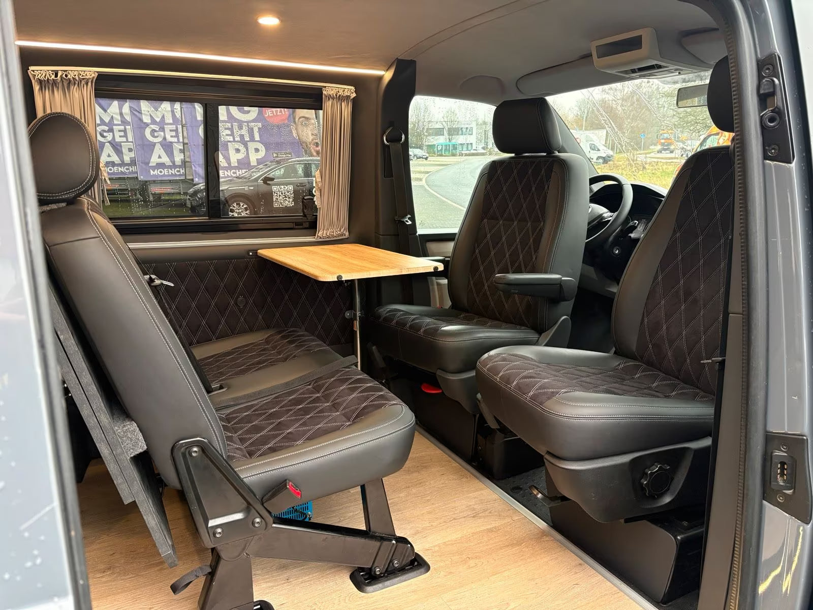 Volkswagen T6 Camper mit WC 2.0 TDI, 150 PS, DSG | VW Bulli Wohmobil Campervan | KM-Stand: 120.000 km, EZ: 04.2017, Grau