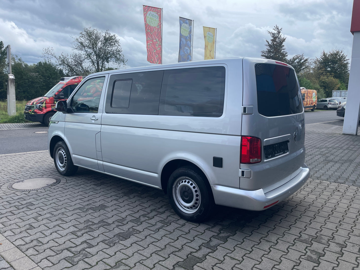 Volkswagen T6.1 Camper 2.0 TDI 110PS unfallfrei | Wohnmobil mit Navi, PDC, Rückfahrkamera | Campervan Umbau 5 Sitzer Leder