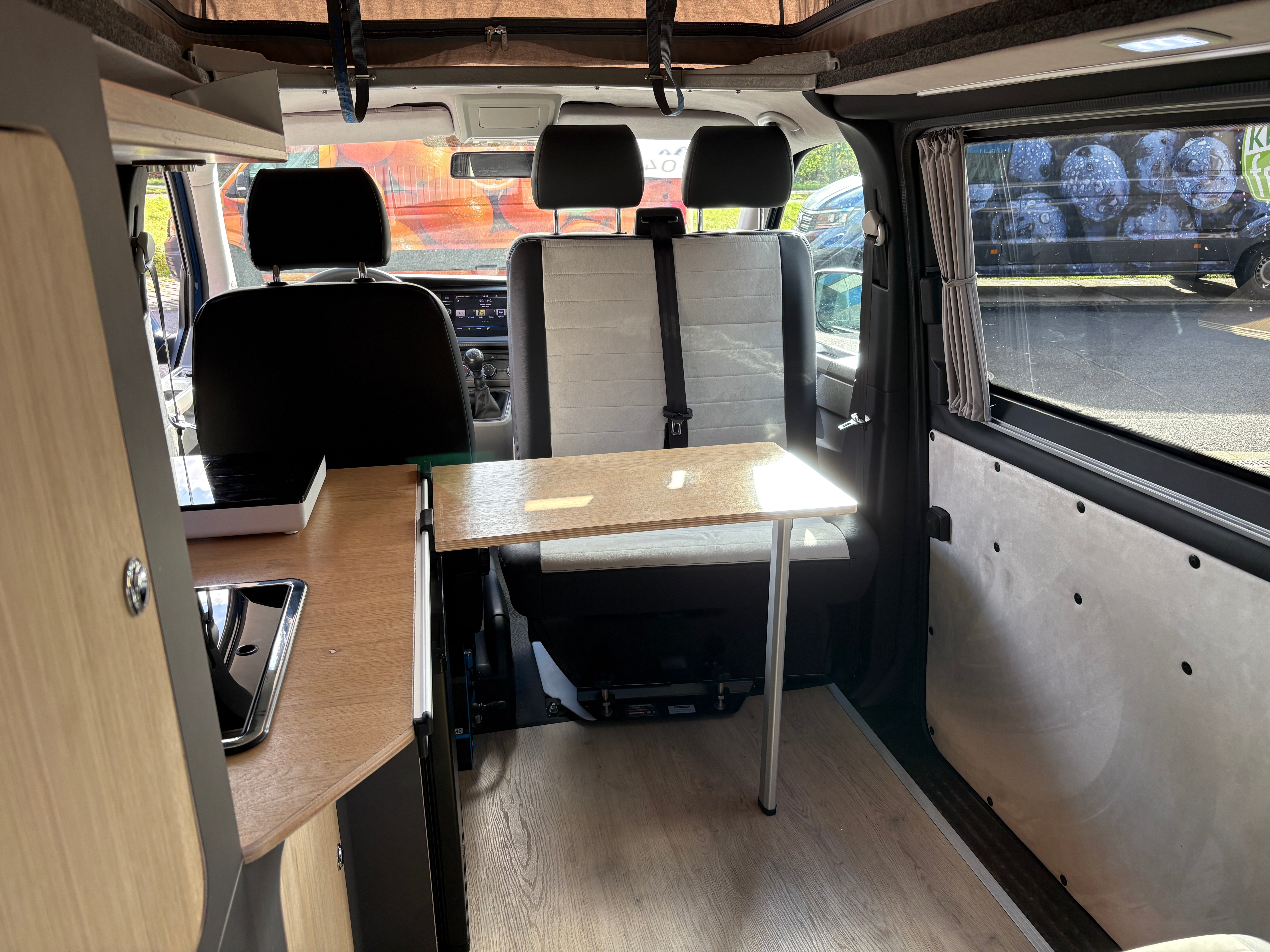 Volkswagen T6.1 Camper 2.0 TDI 110PS unfallfrei | Wohnmobil mit Hubdach Schlafdach, PDC, Navi, Rückfahrkamera | Campervan Umbau 5 Sitzer