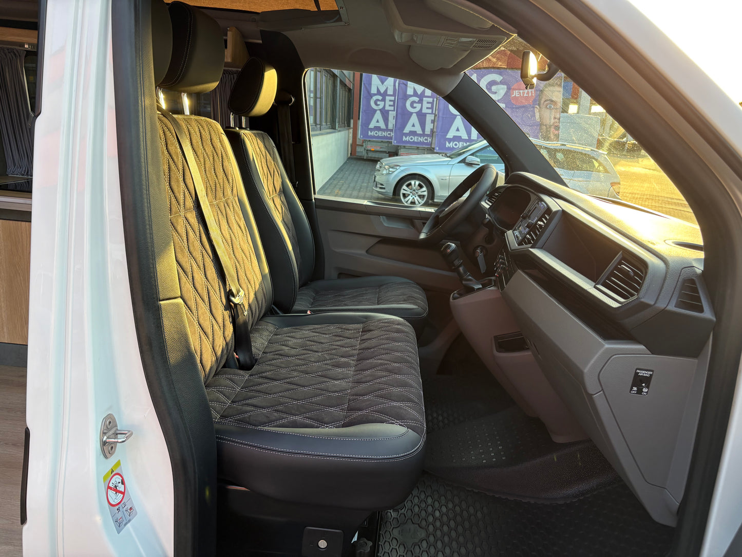 Volkswagen T6.1 Camper 2.0 TDI 150PS unfallfrei | Wohnmobil mit Hubdach Schlafdach, PDC, Navi, Rückfahrkamera | Campervan Umbau 5 Sitzer VW