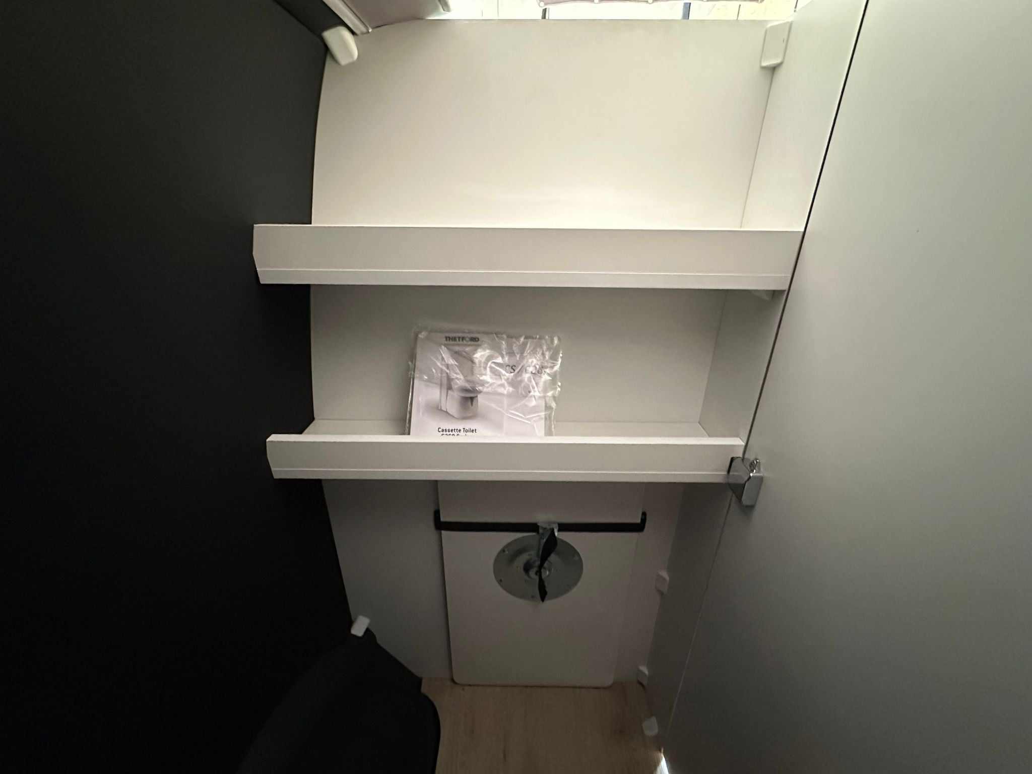 Volkswagen T6 Camper mit Toilette 2.0 TDI DSG Automatik 150PS unfallfrei | Wohnmobil mit Hubdach Schlafdach, PDC, Navi, Rückfahrkamera | Campervan Umbau 5 Sitzer
